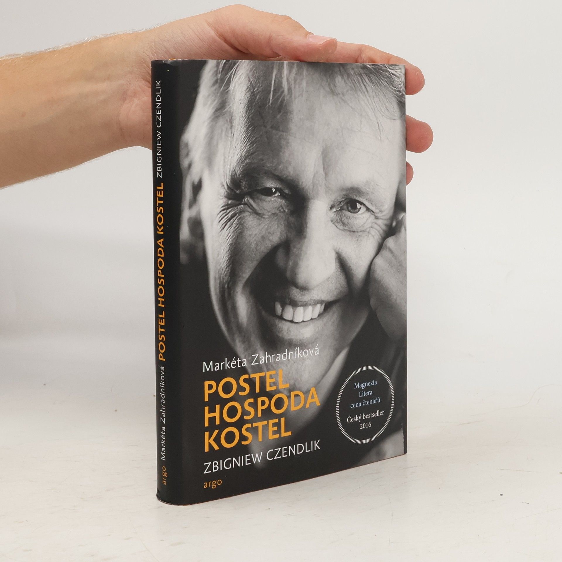 Postel, hospoda, kostel