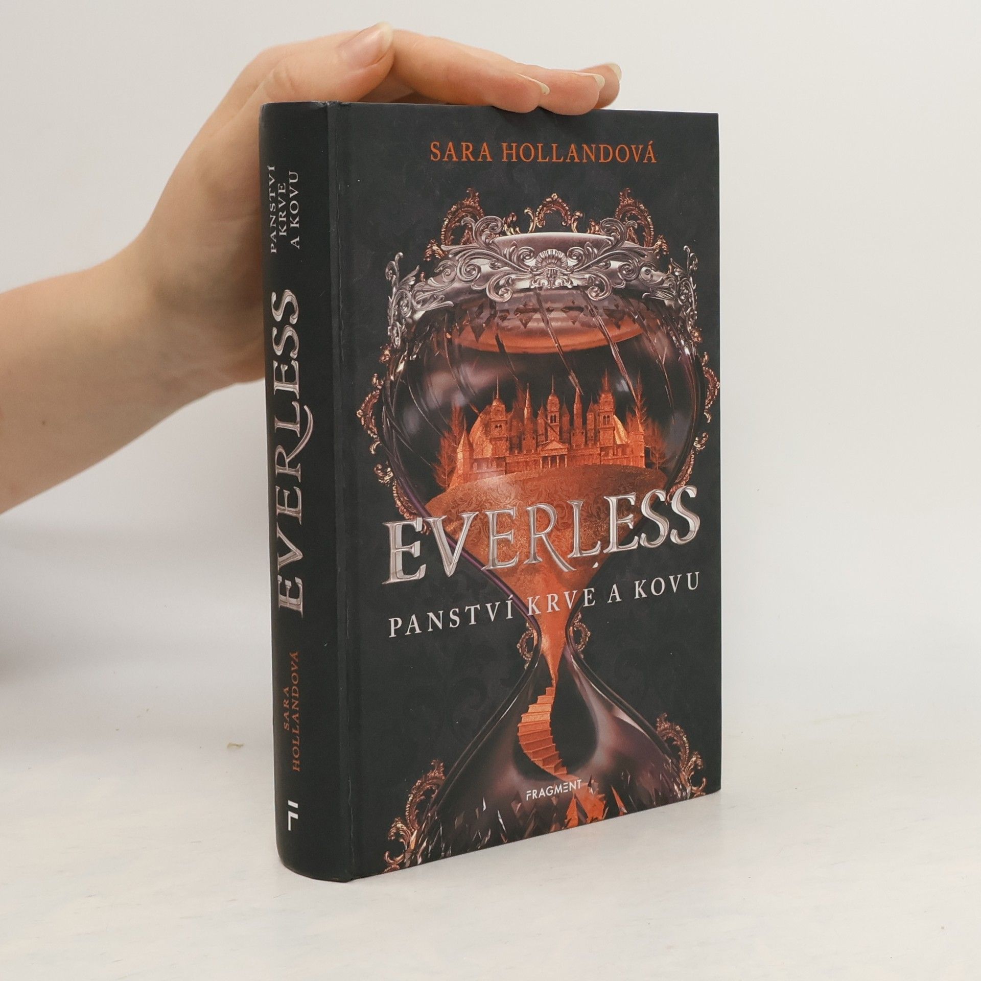 Sara Holland Everless: Panství krve a kovu