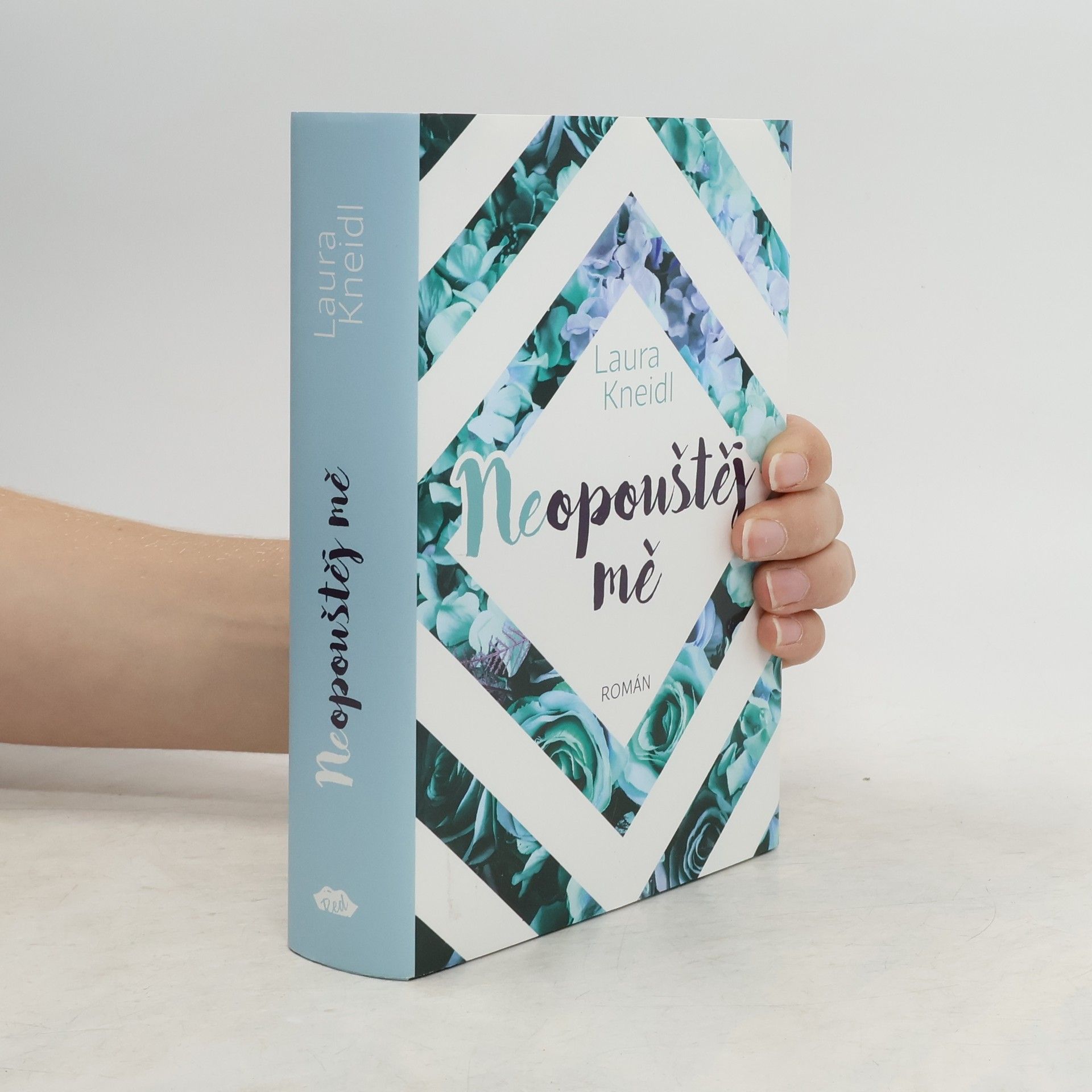 Laura Kneidl Neopouštěj mě