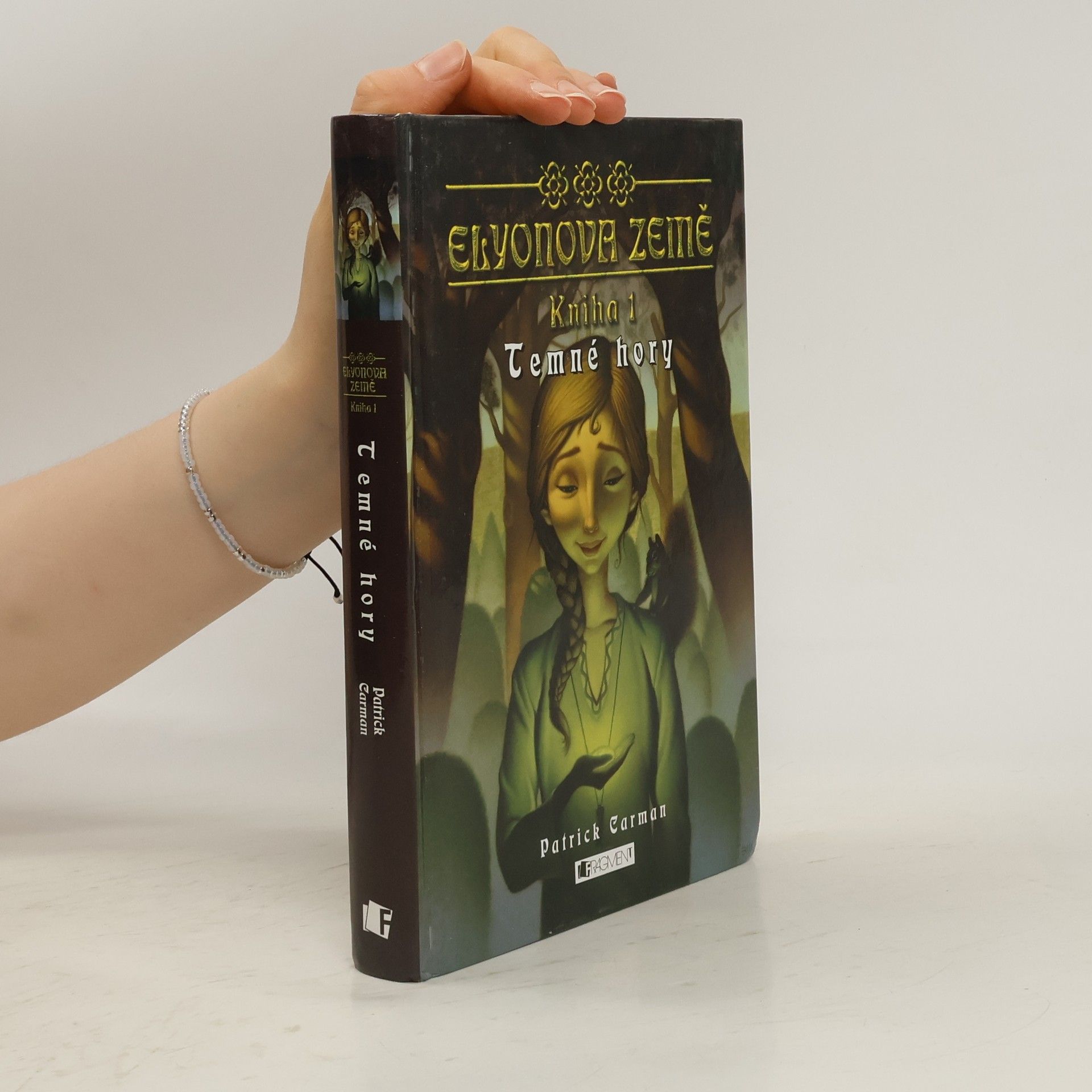 Elyonova země. Kniha 1, Temné hory