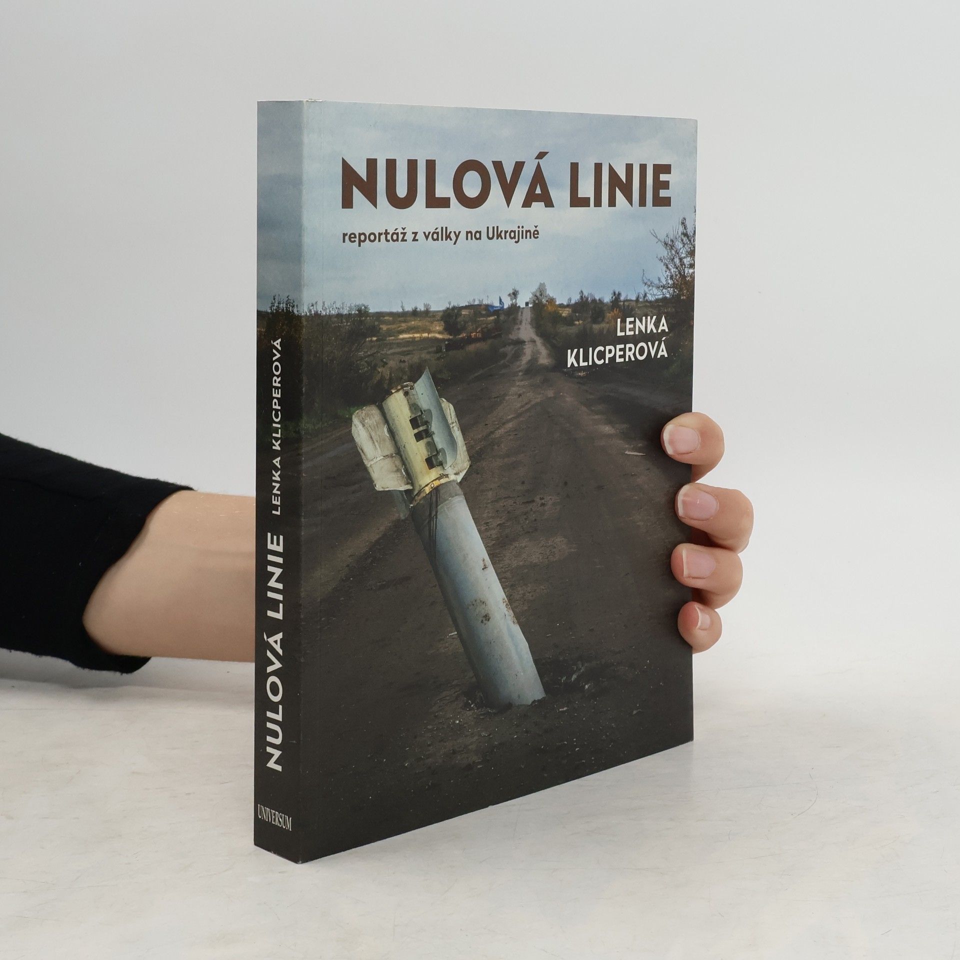 Lenka Klicperová Nulová linie. Reportáž z války na Ukrajině