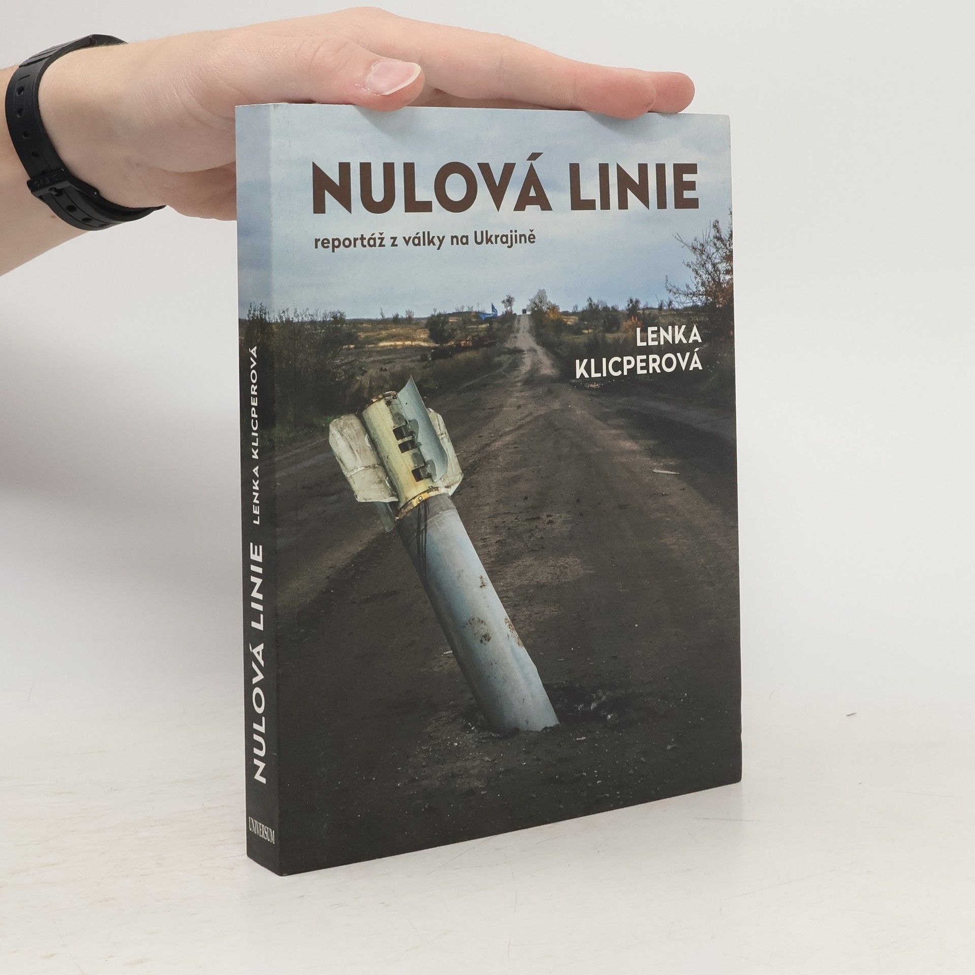 Lenka Klicperová Nulová linie. Reportáž z války na Ukrajině