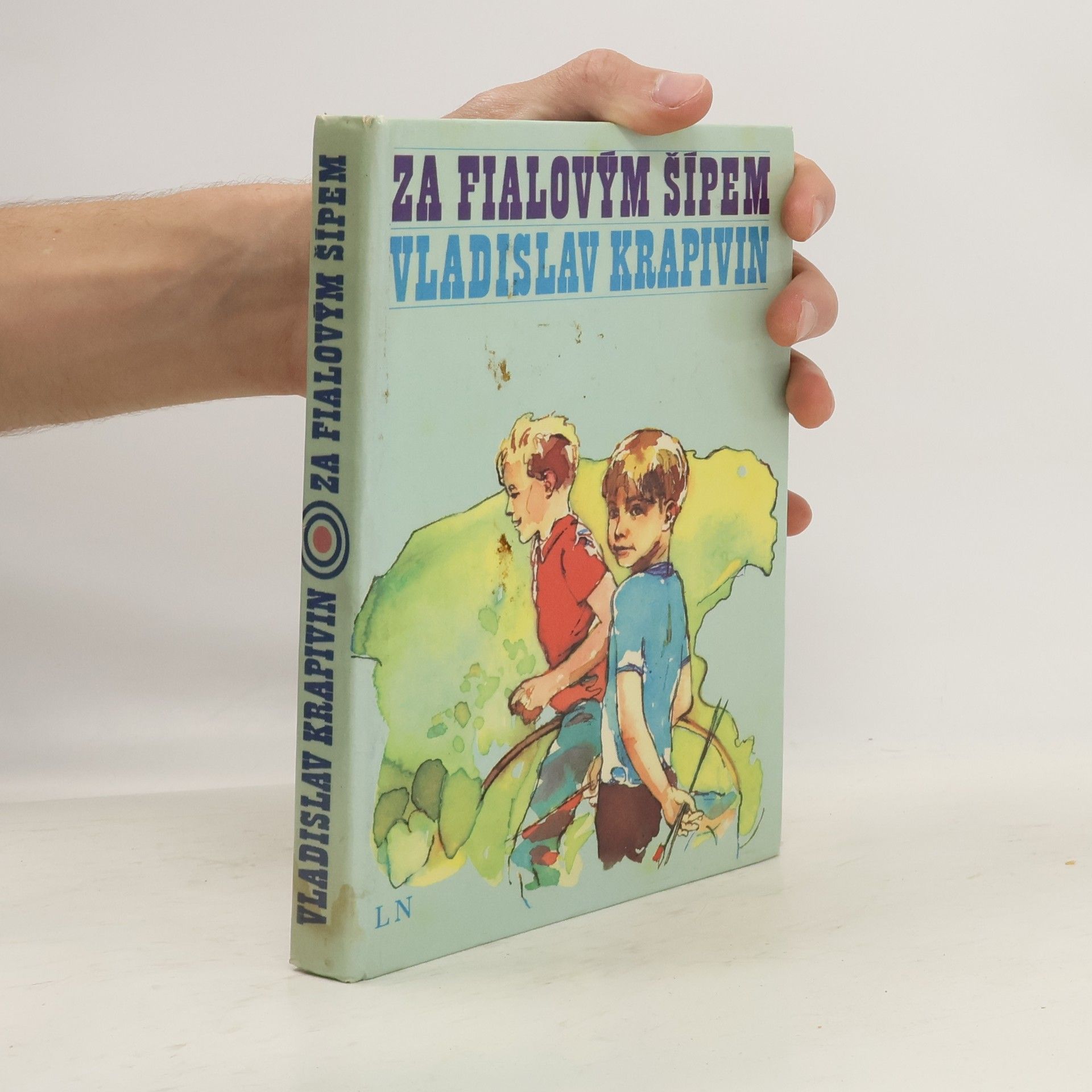 Za fialovým šípem