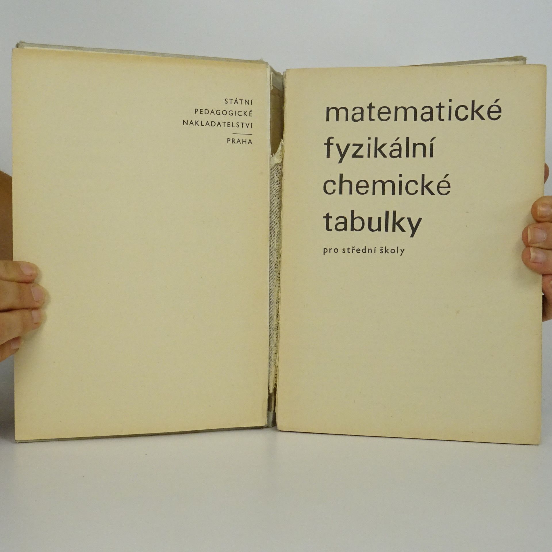 Collectif d'auteurs Matematické, fyzikální a chemické tabulky pro střední školy