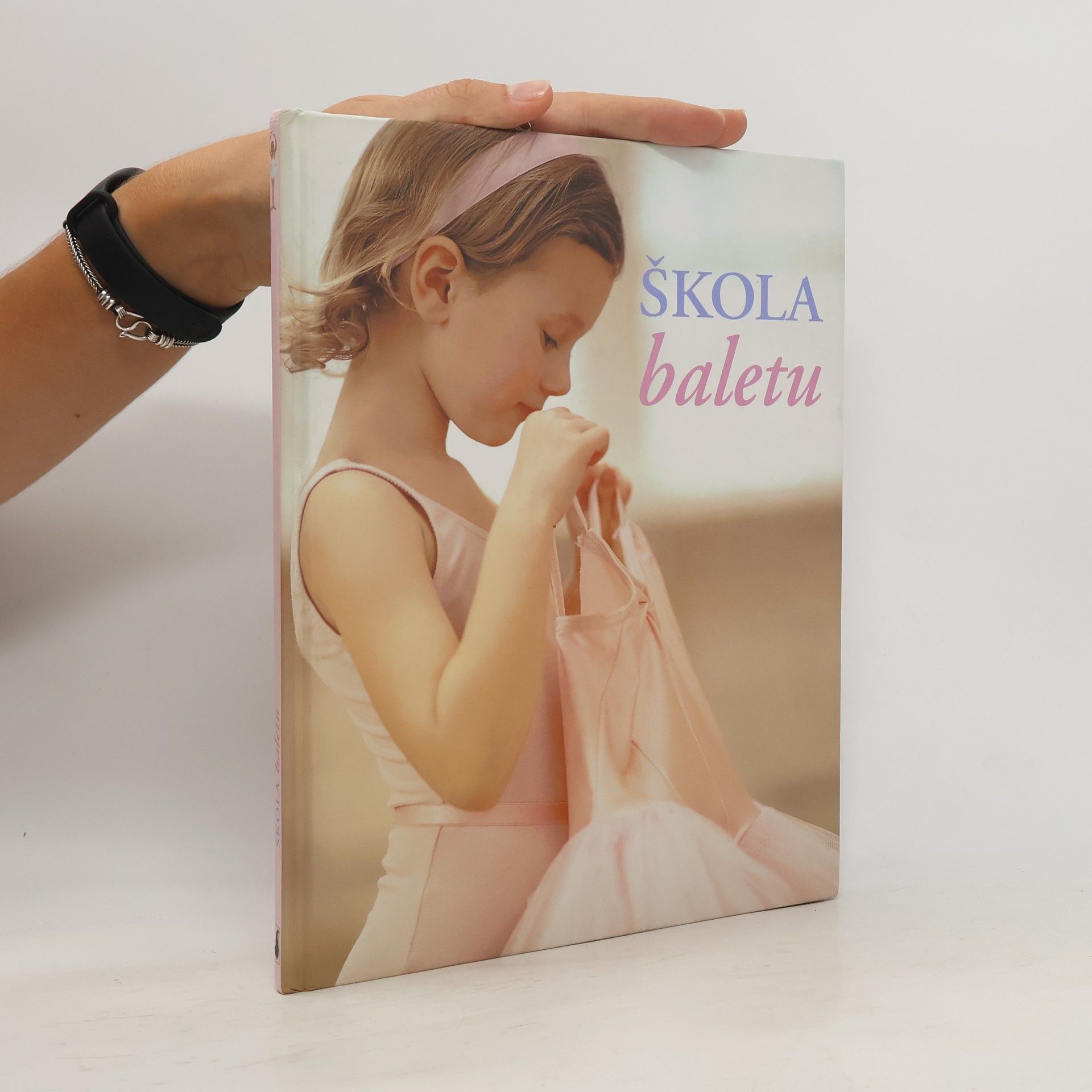 Naia Bray Moffatt Škola baletu : naučte se tančit s žáky britské Central school of ballet