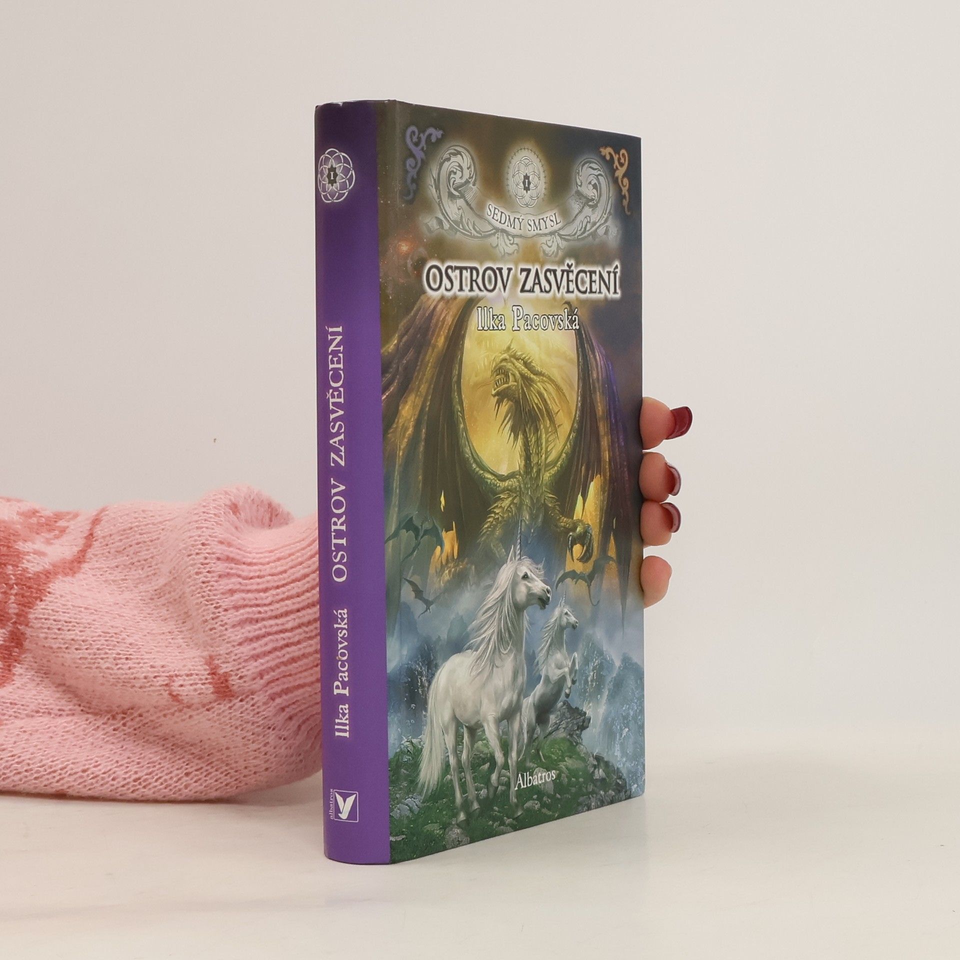 Ilka Pacovská Sedmý smysl 1., Ostrov zasvěcení