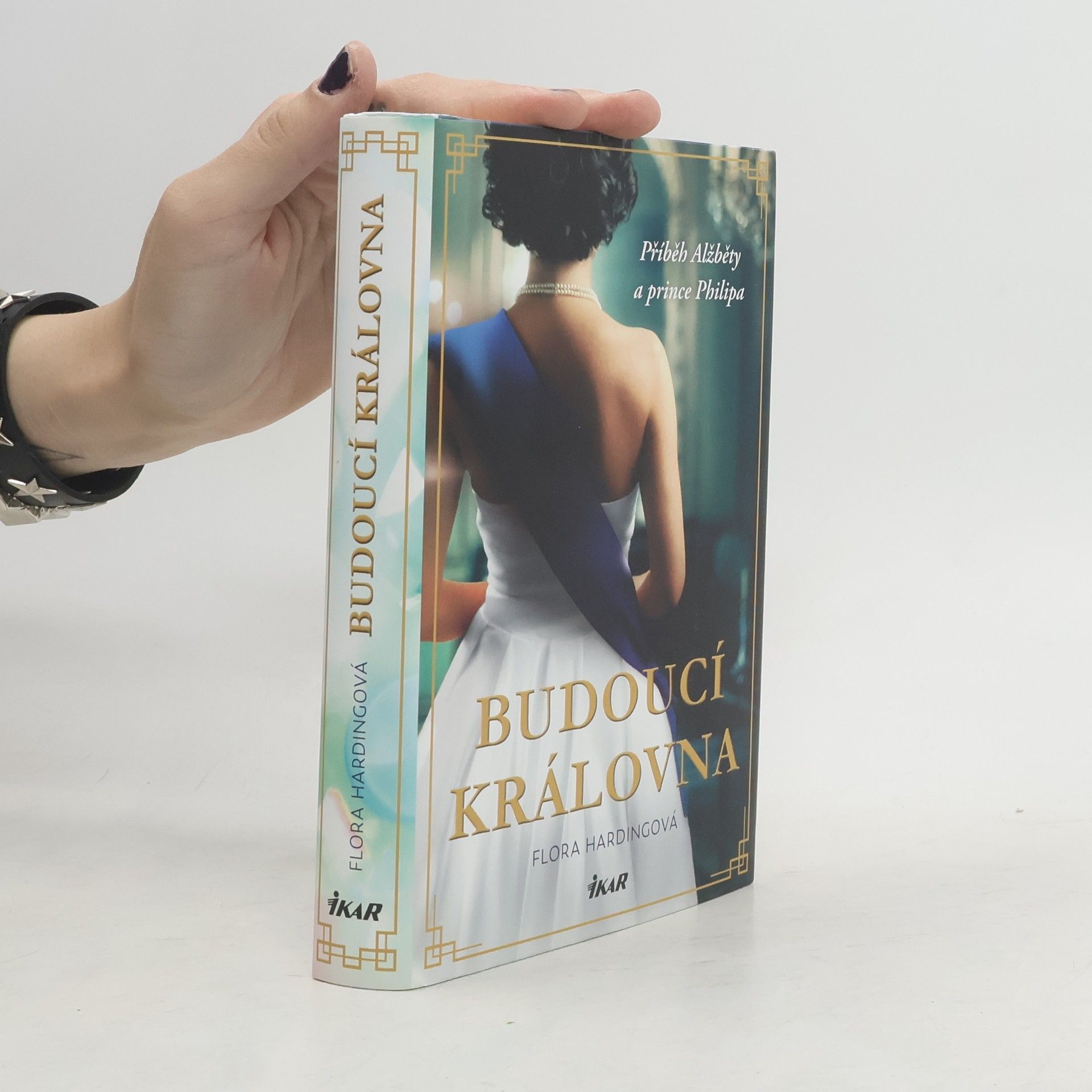 Flora Harding Budoucí královna