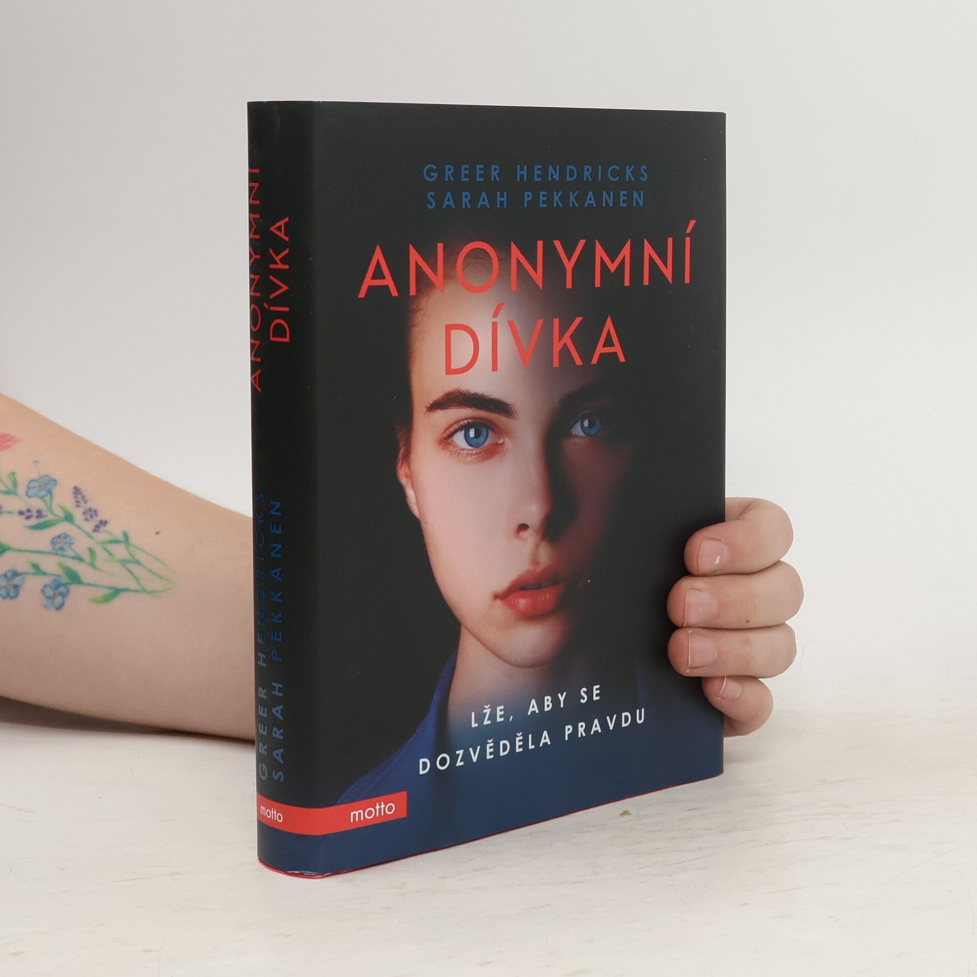 Greer Hendricks Anonymní dívka. Lže, aby se dozvěděla pravdu