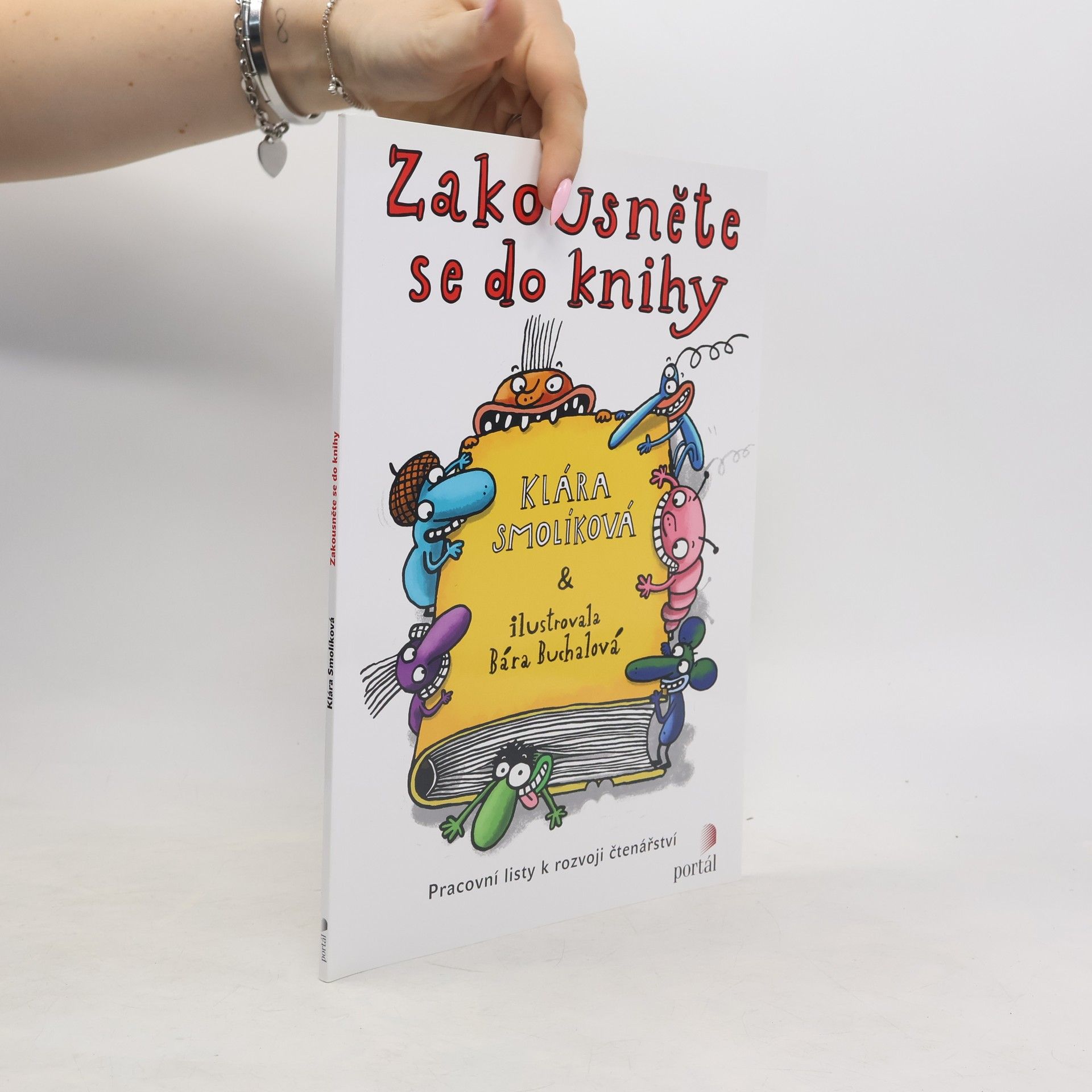 Klára Smolíková Zakousněte se do knihy