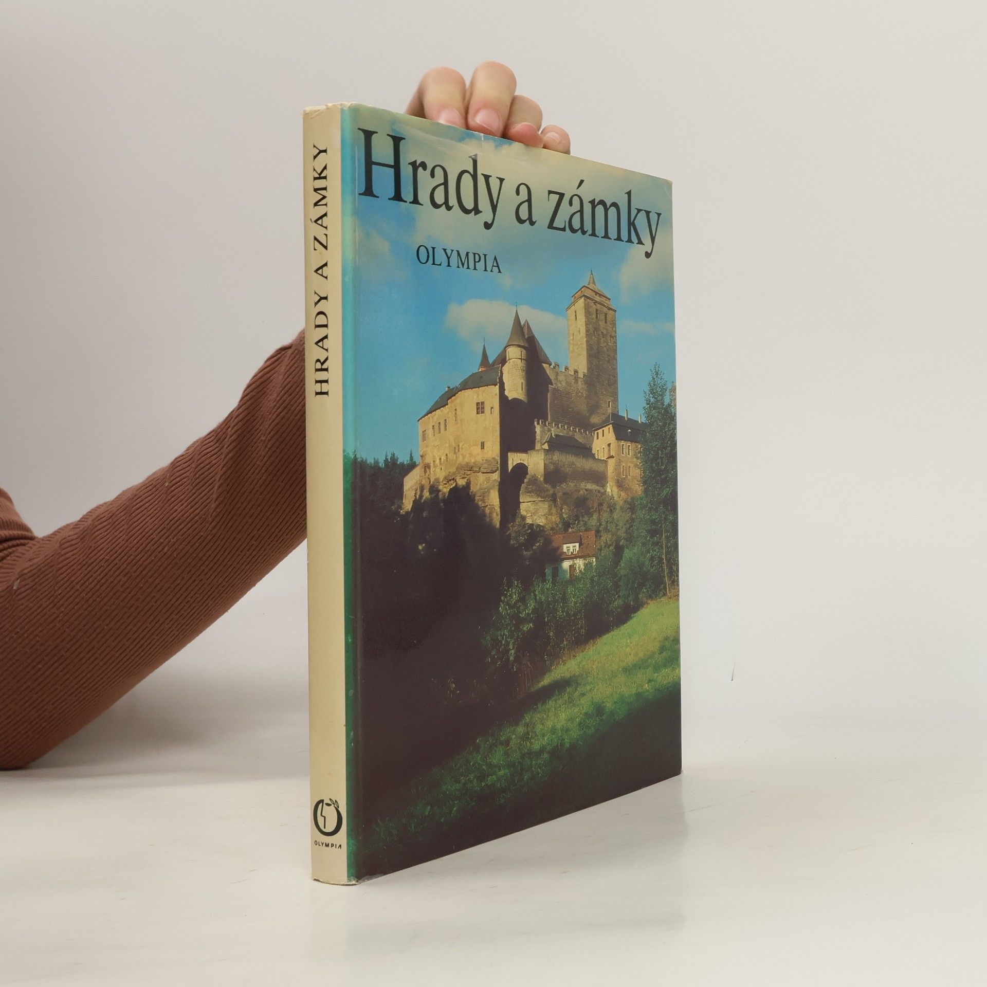 AA.VV. Hrady a zámky