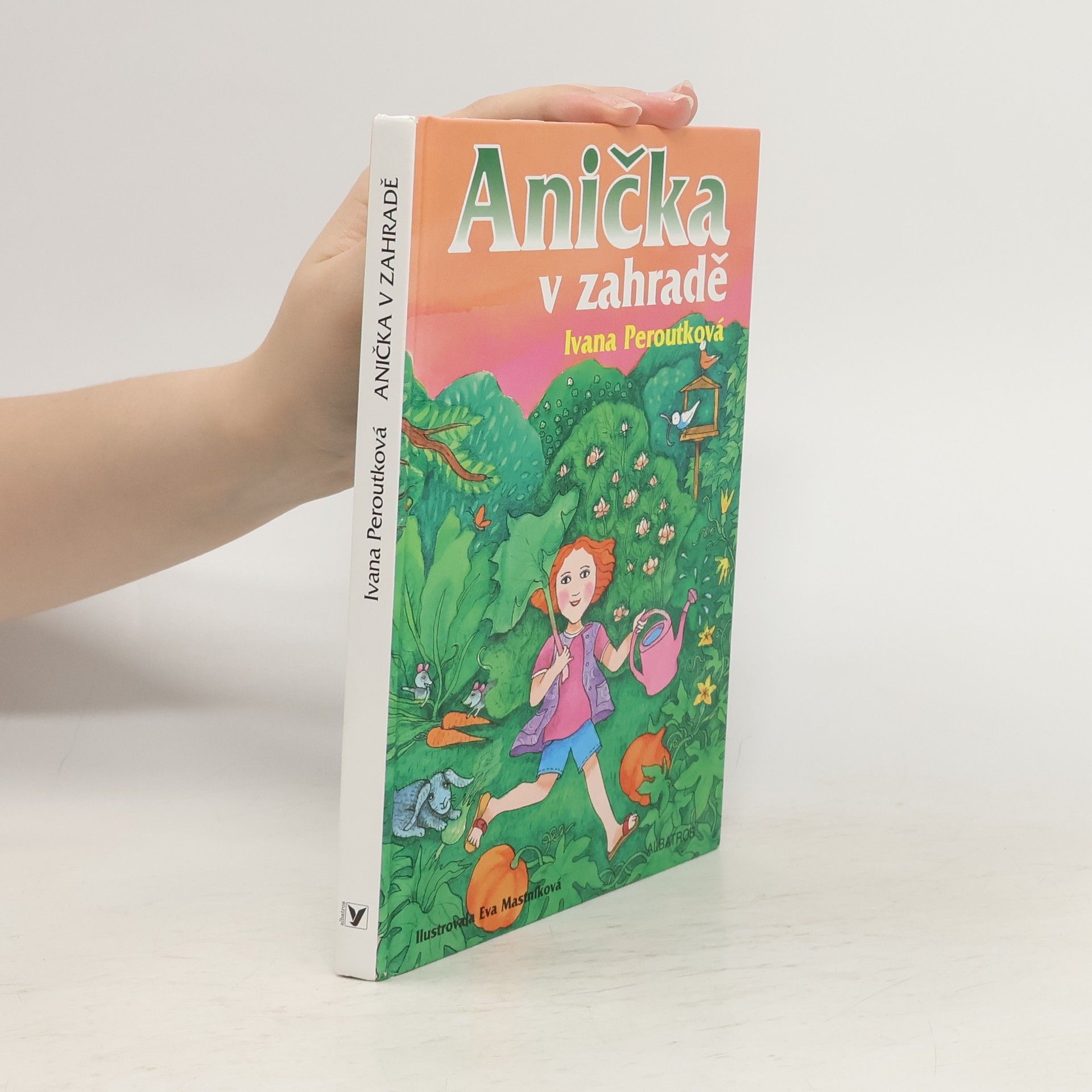 Peroutková Ivana Anička v zahradě