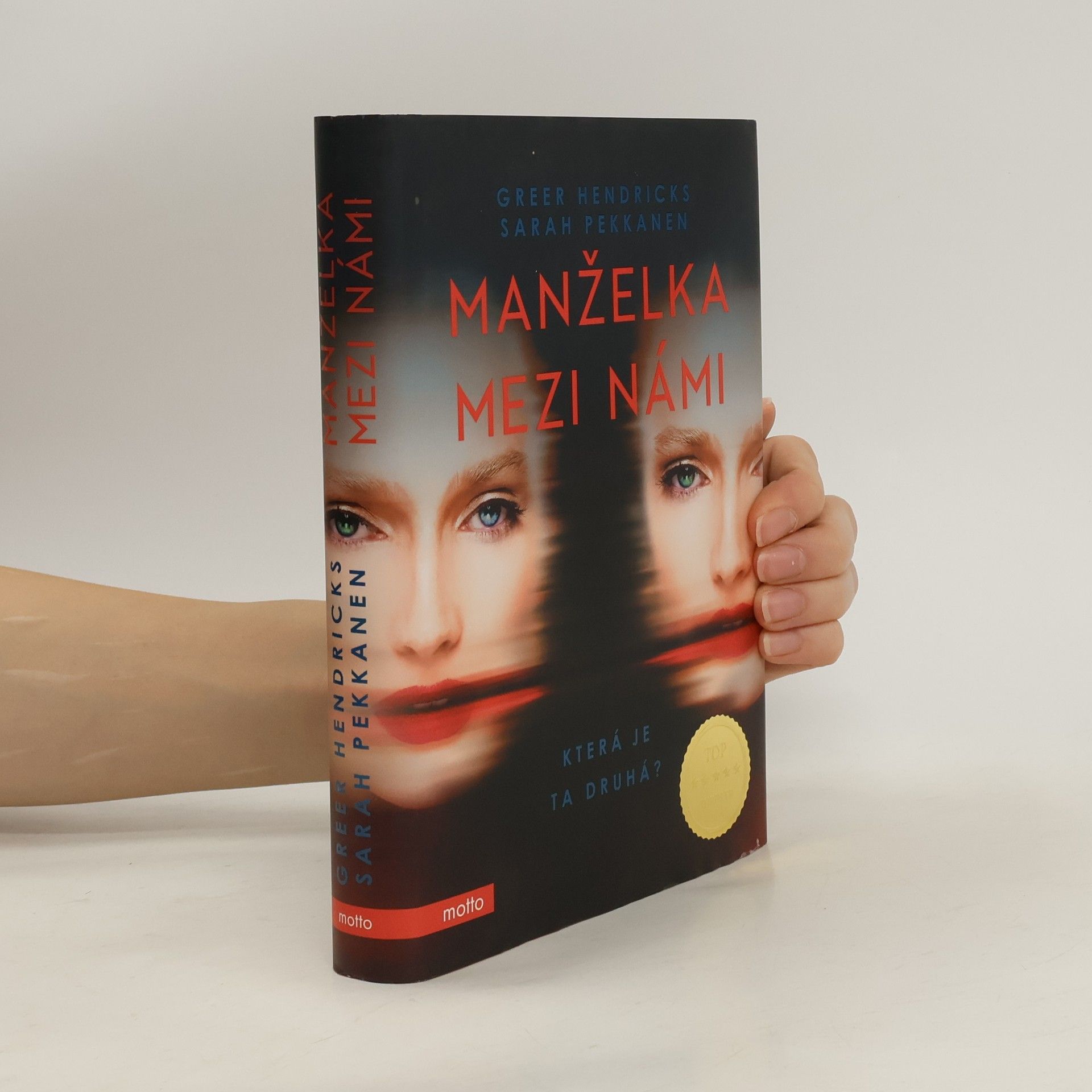 Greer Hendricks Manželka mezi námi