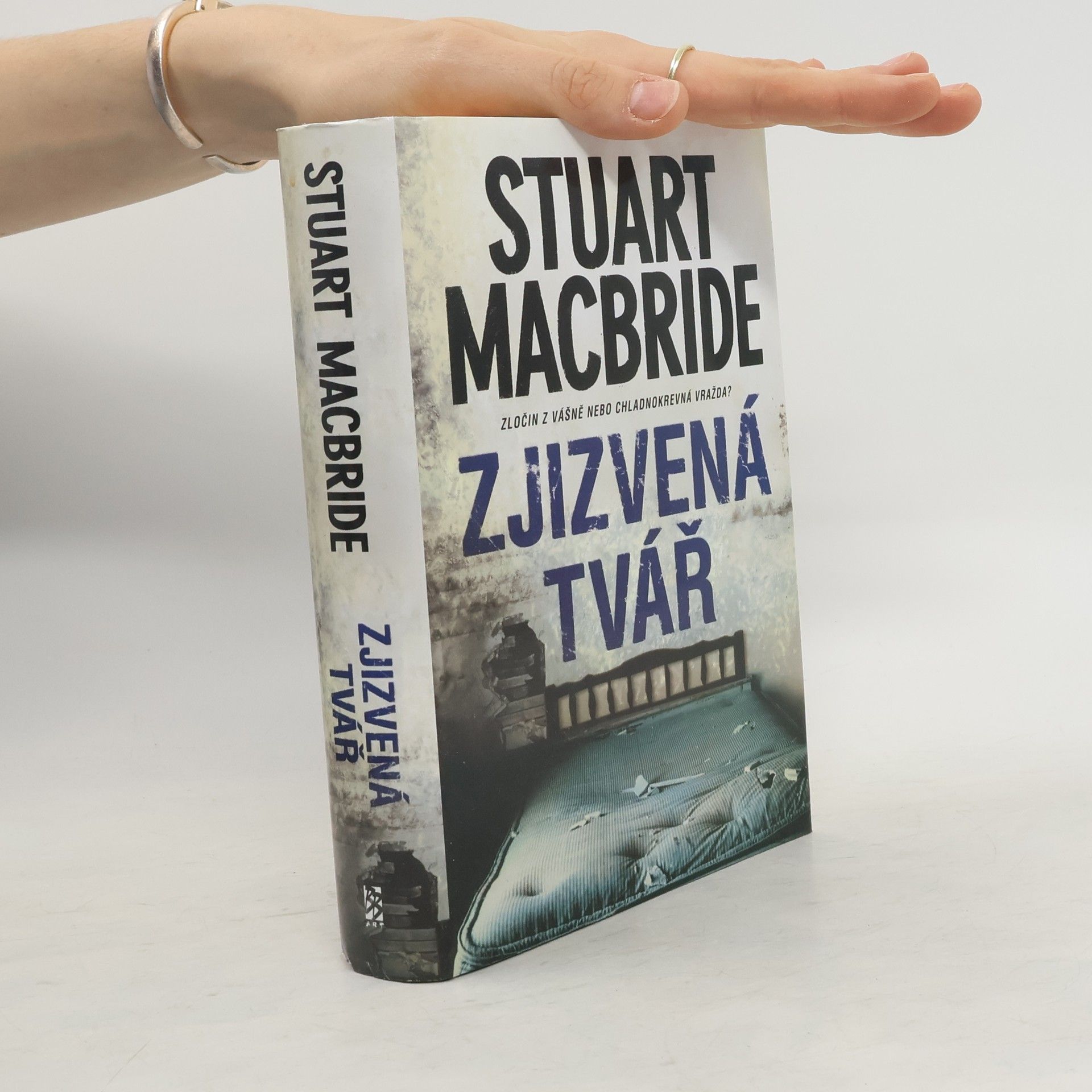Stuart Macbride Zjizvená tvář