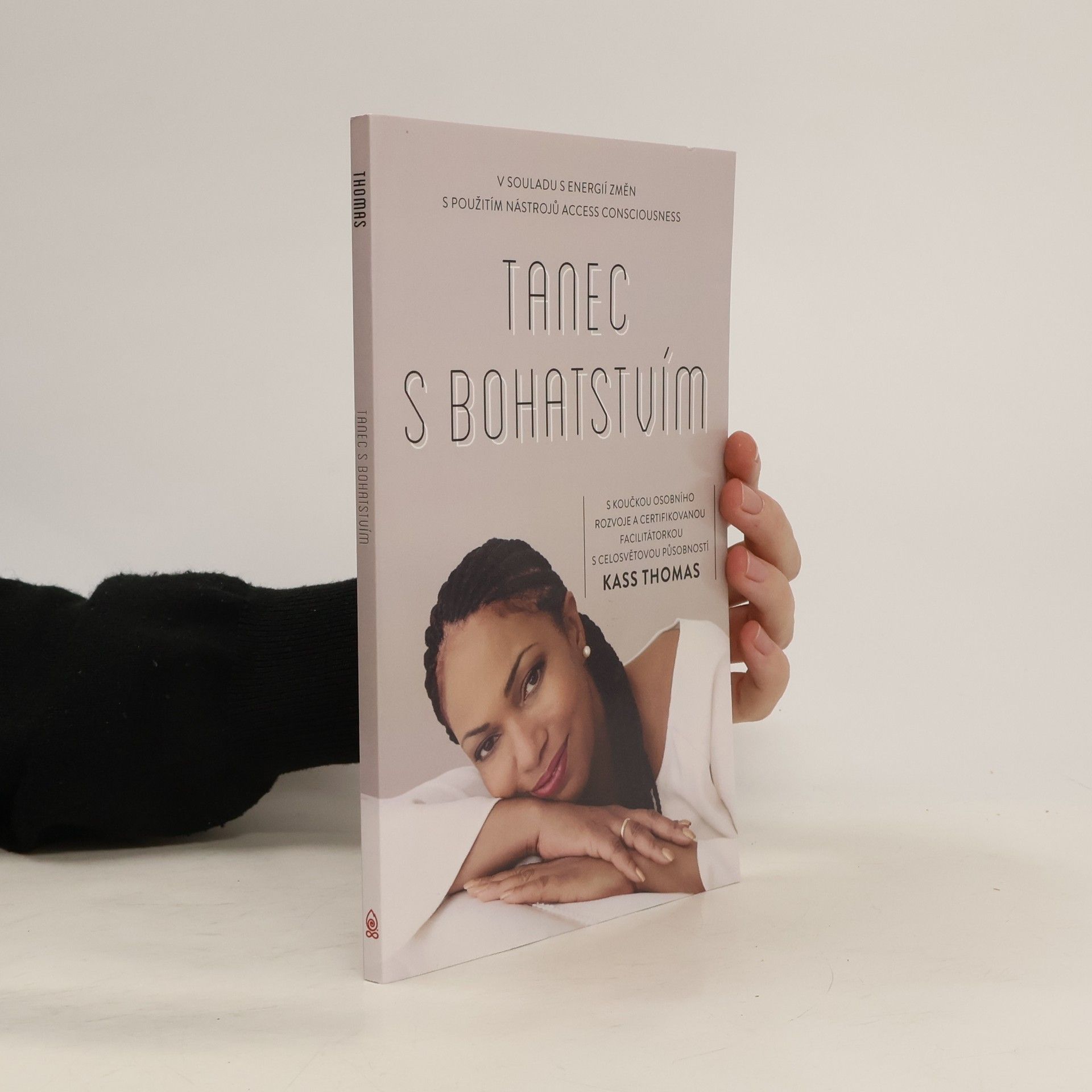 Kass Thomas Tanec s bohatstvím