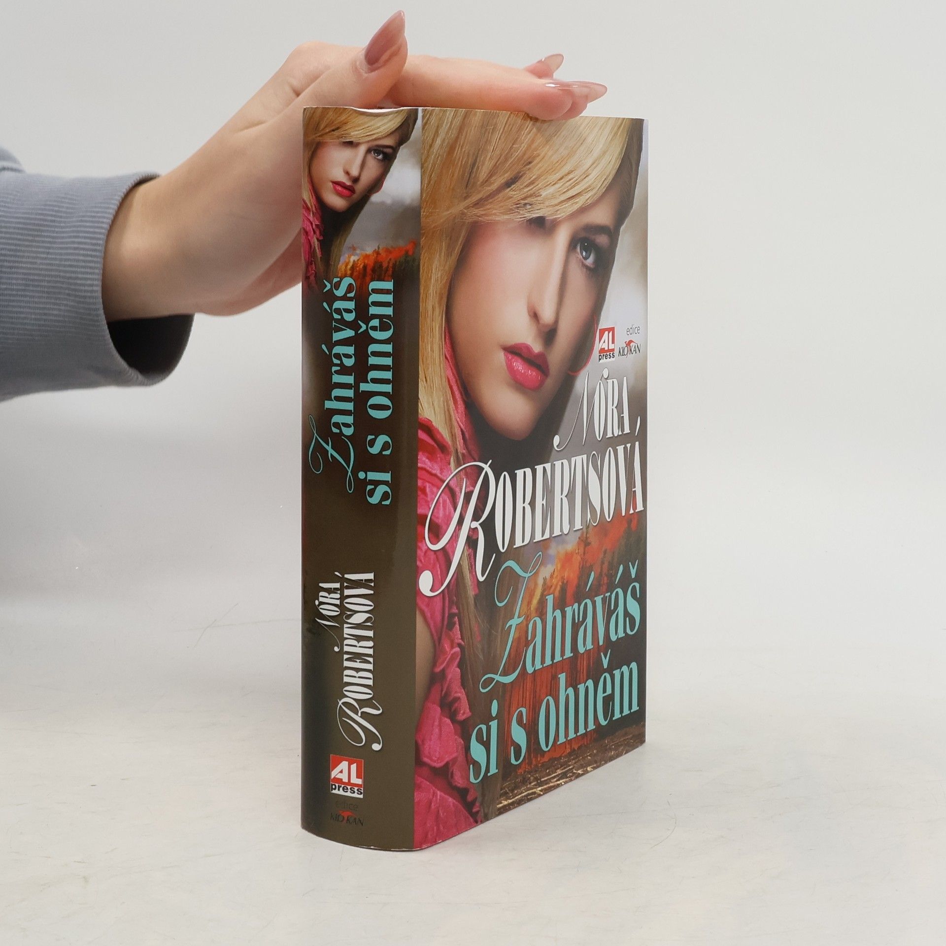 Nora Roberts Zahráváš si s ohněm