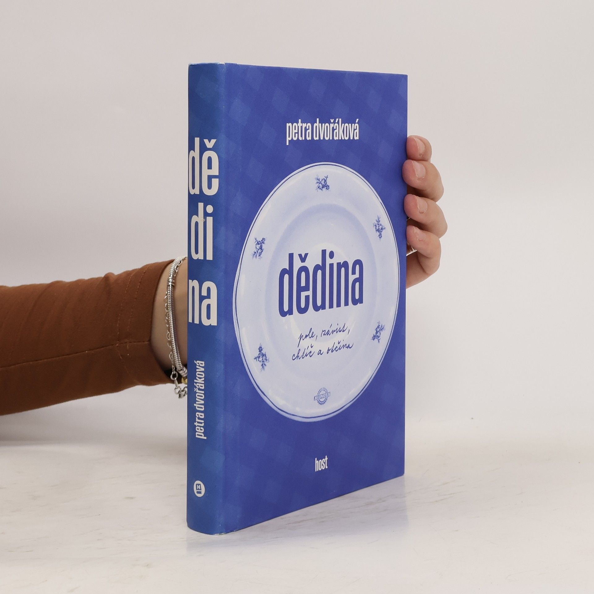 Petra Dvořáková Dědina: pole, závist, chtíč a otčina