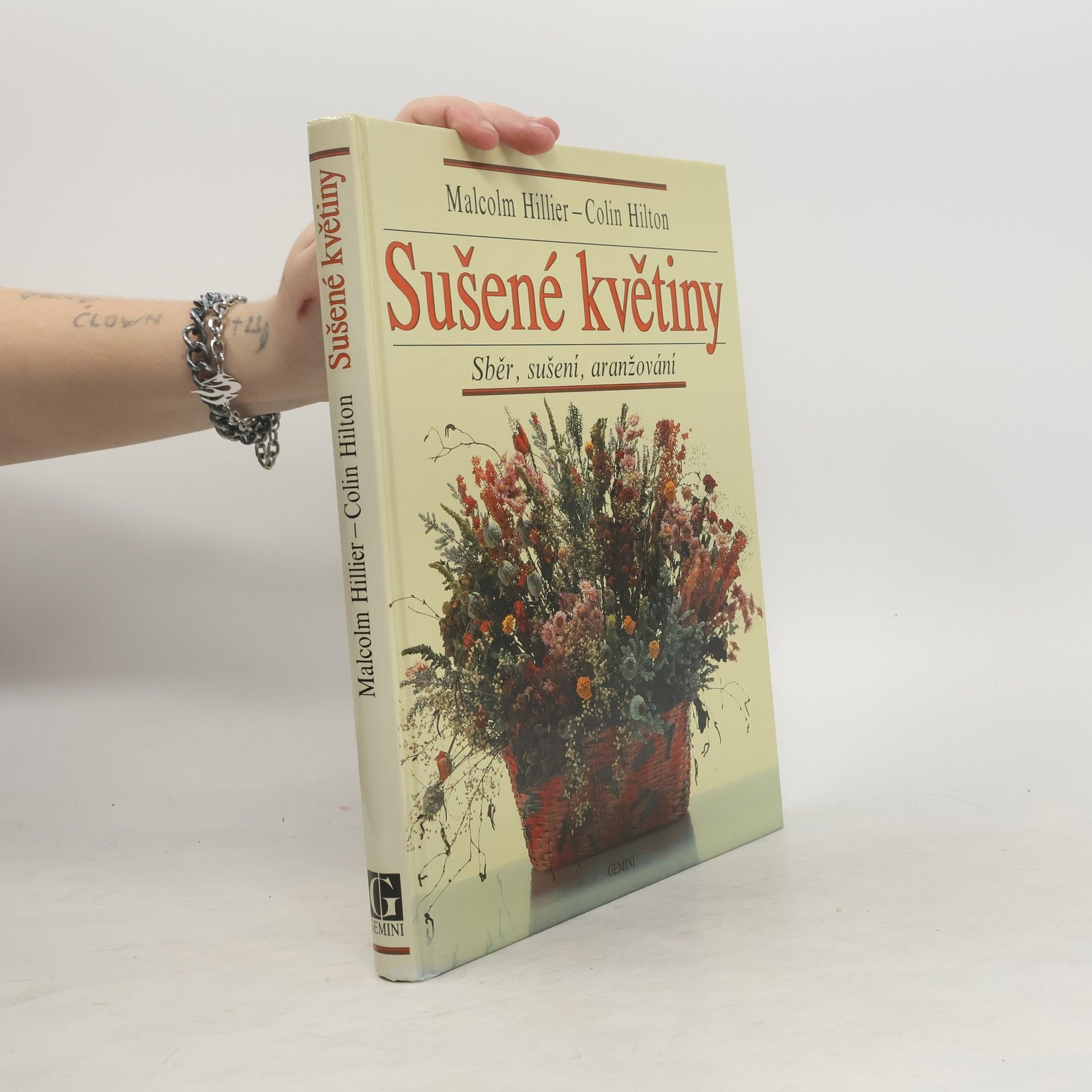 Malcolm Hillier Sušené květiny. Sběr, sušení, aranžování