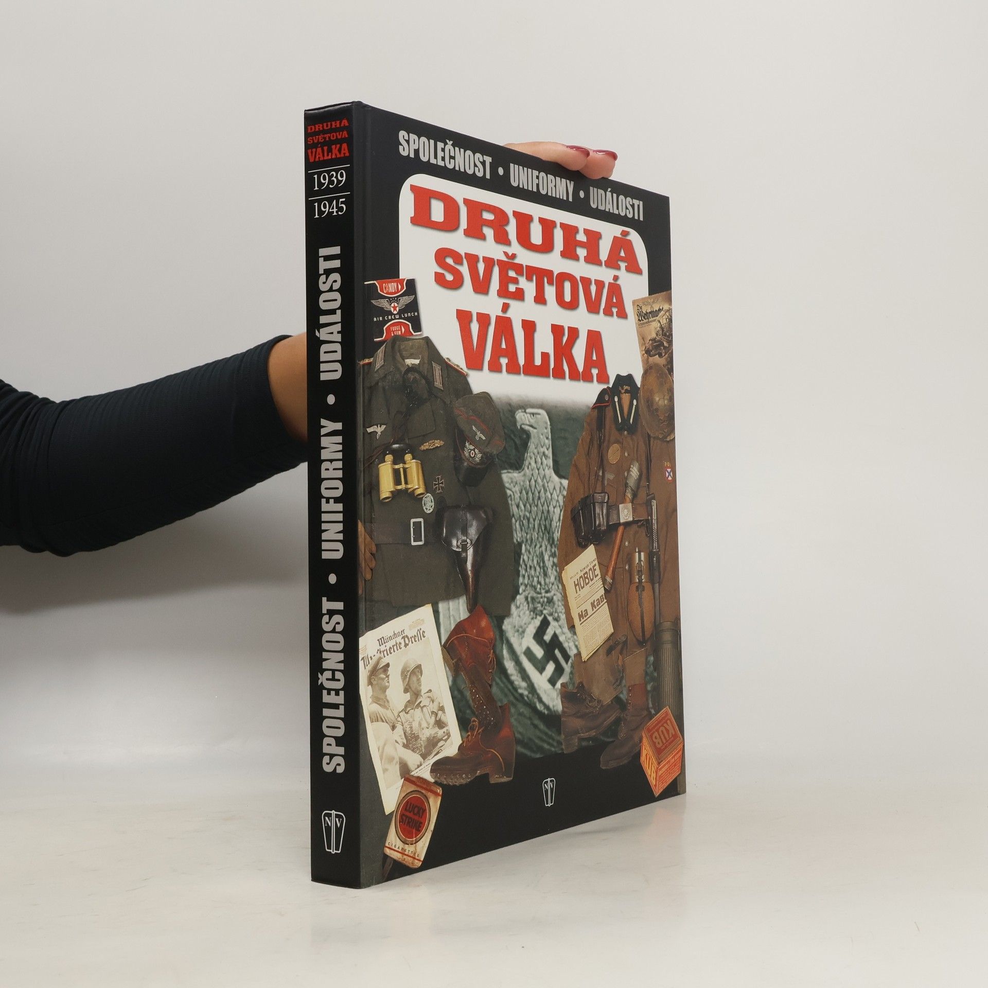 Petr Tůma Druhá světová válka : 1939-1945 : dobové předměty a uniformy