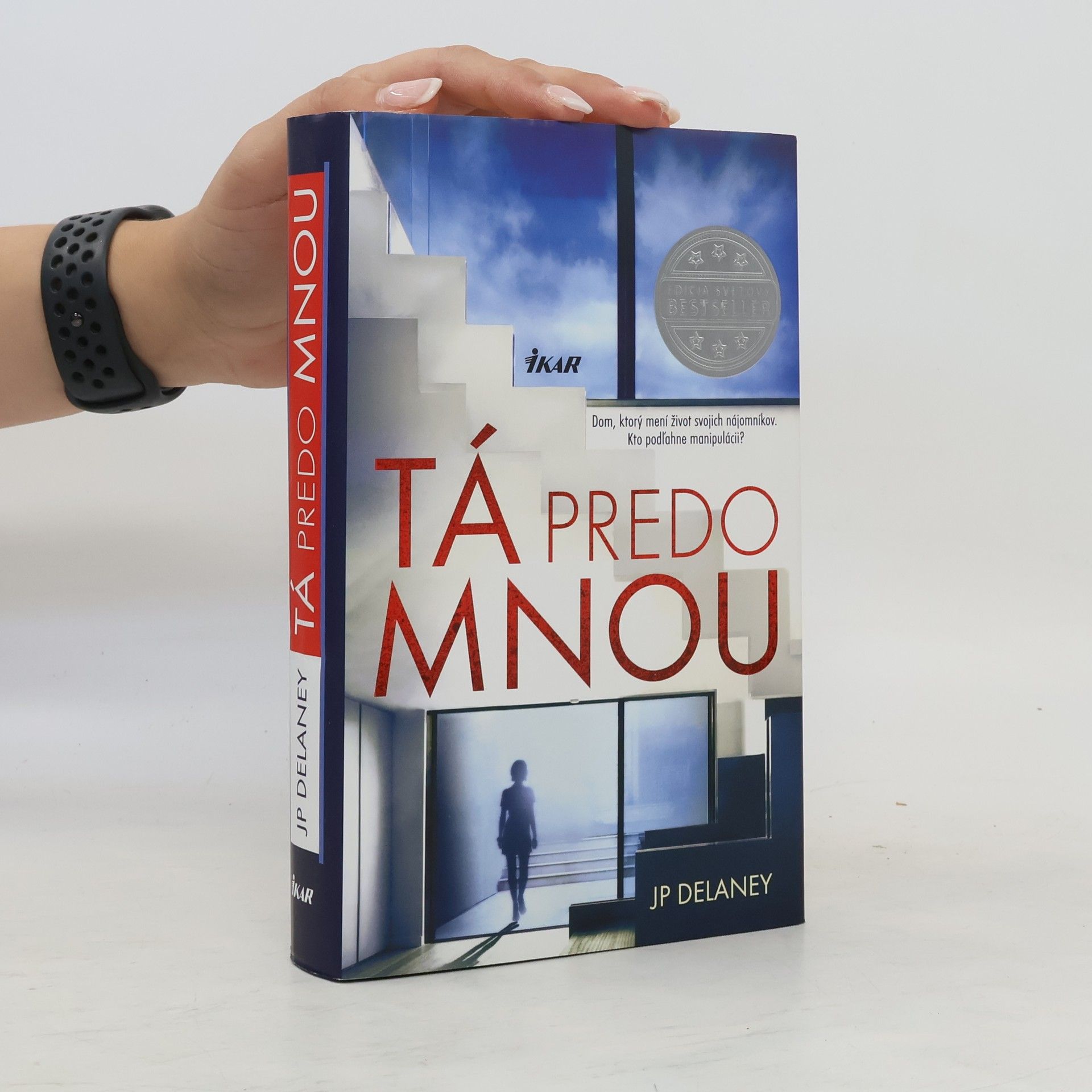 J. P. Delaney Tá predo mnou