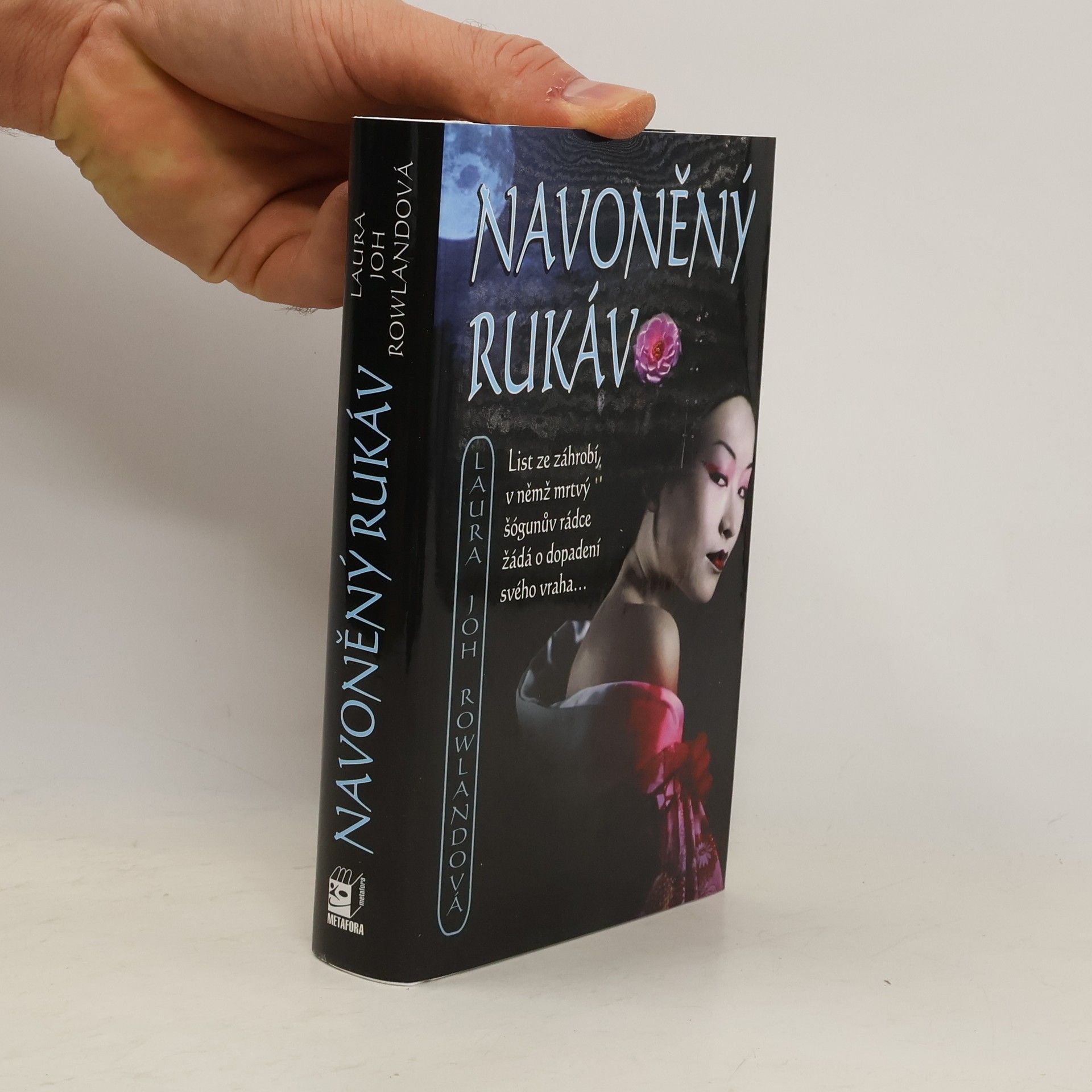 Laura Joh Rowland Navoněný rukáv