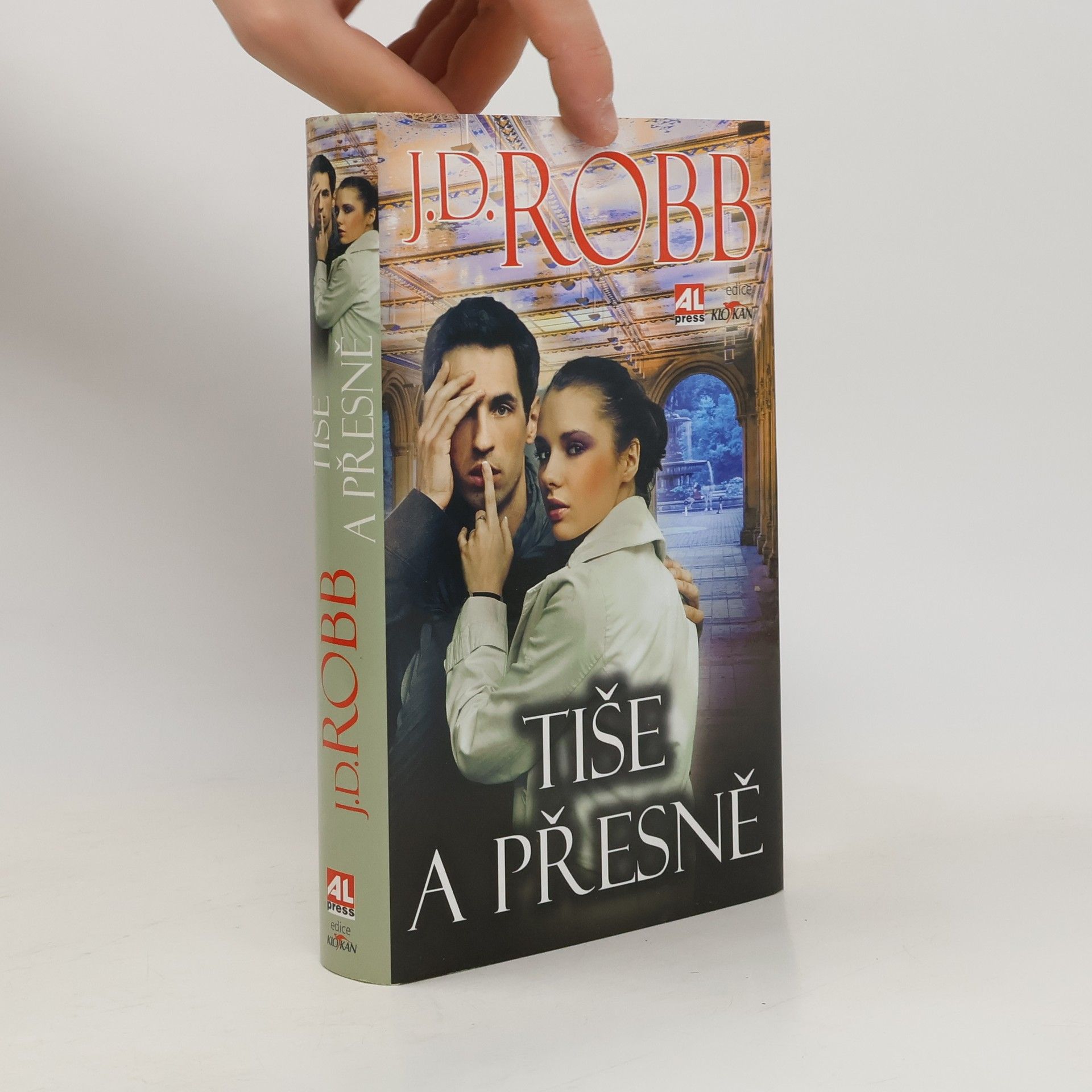 Nora Roberts Tiše a přesně