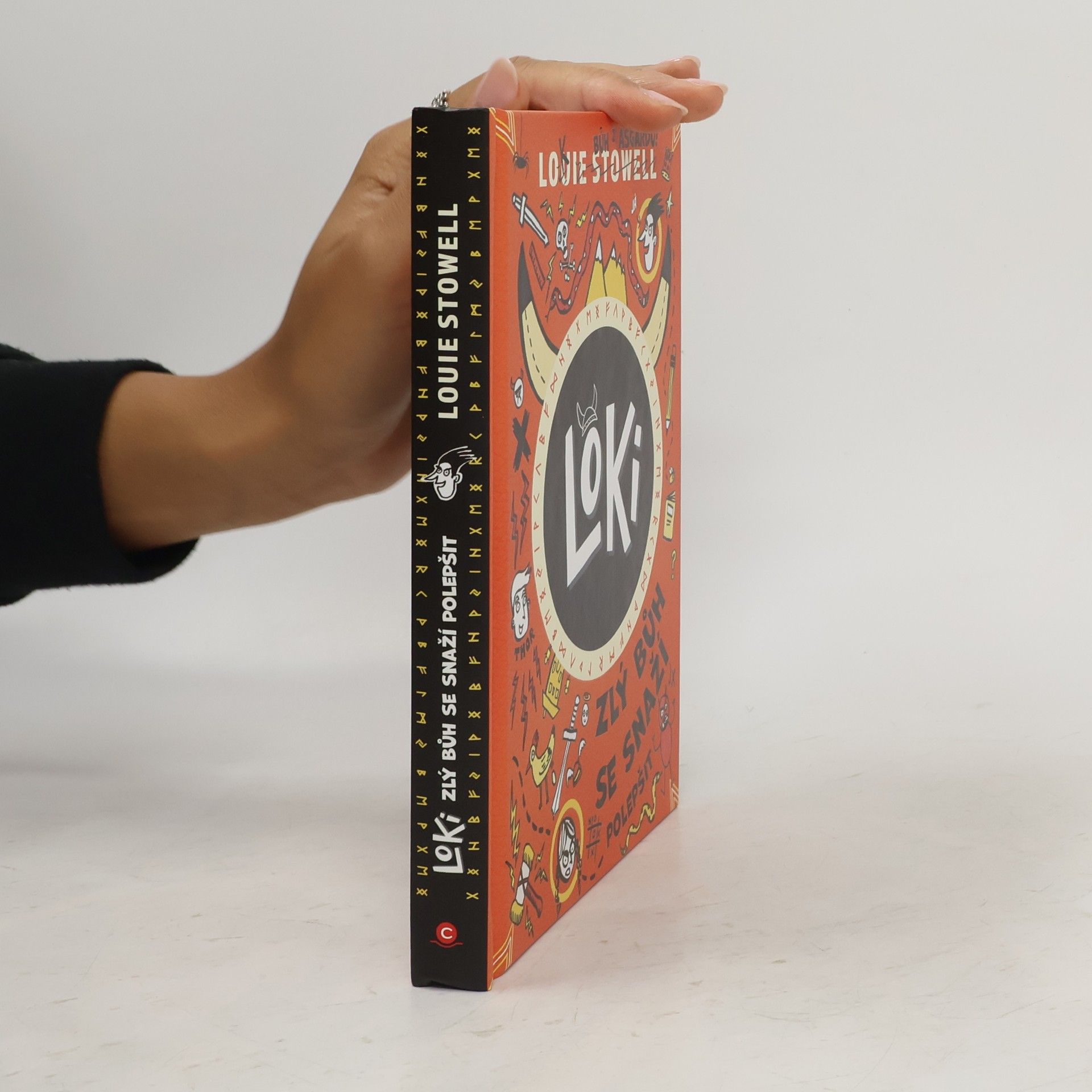 Louie Stowell Loki. Zlý bůh se snaží polepšit