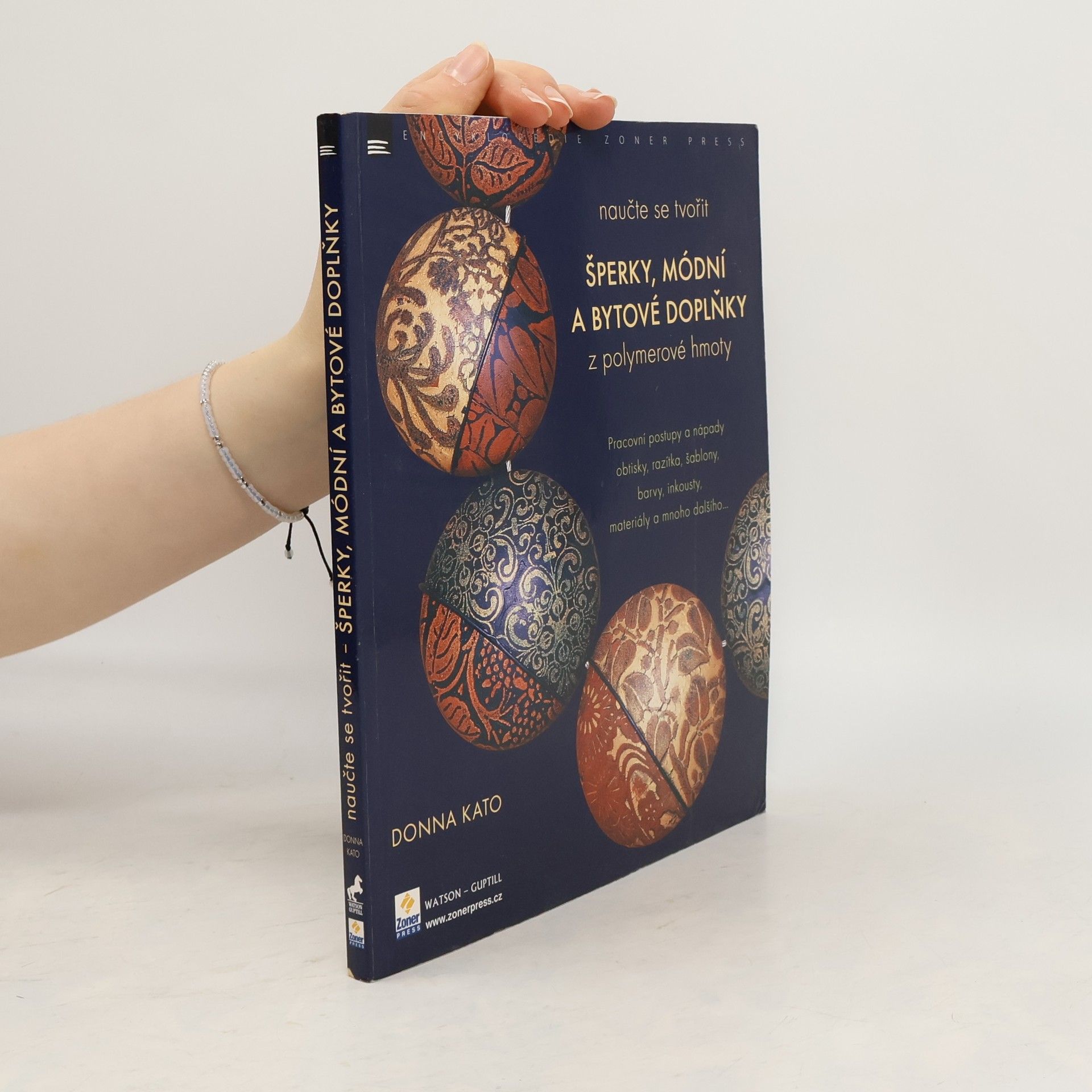 Šperky, módní a bytové doplňky z polymerové hmoty. Pracovní postupy a nápady, obtisky, razítka, šablony, barvy, inkousty, materiály a mnoho dalšího