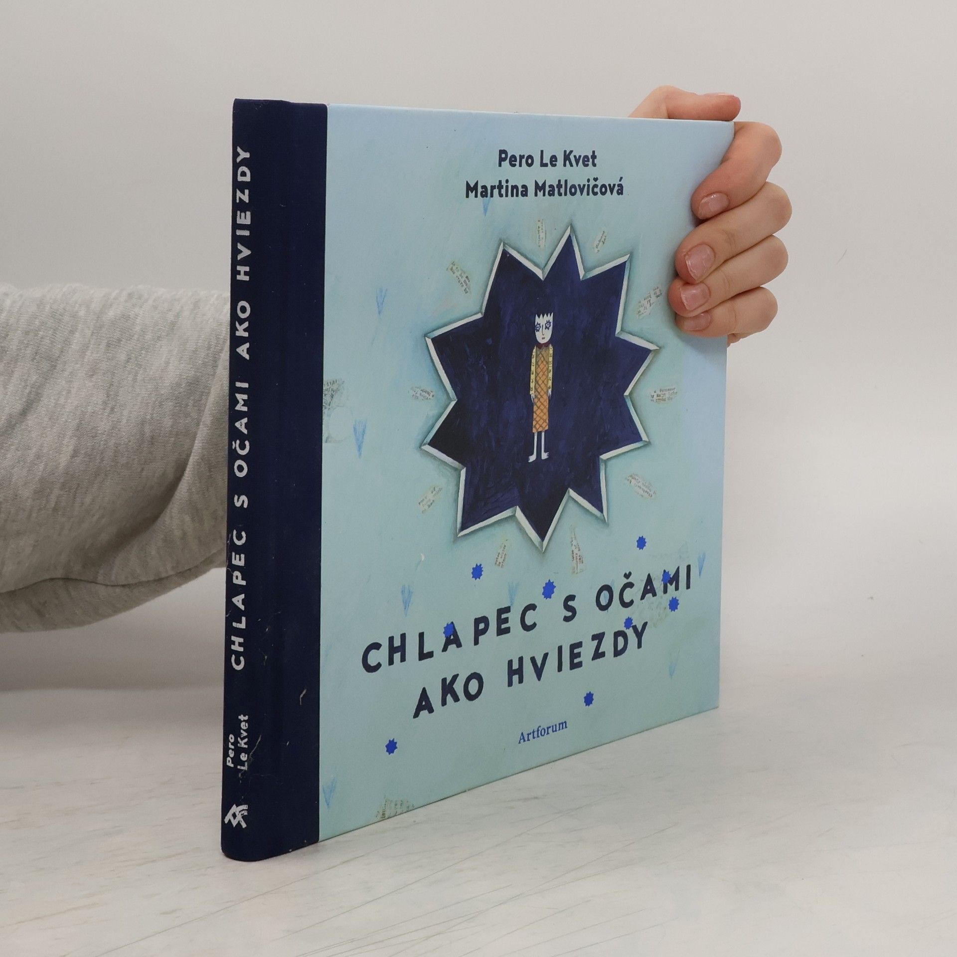 Chlapec s očami ako hviezdy