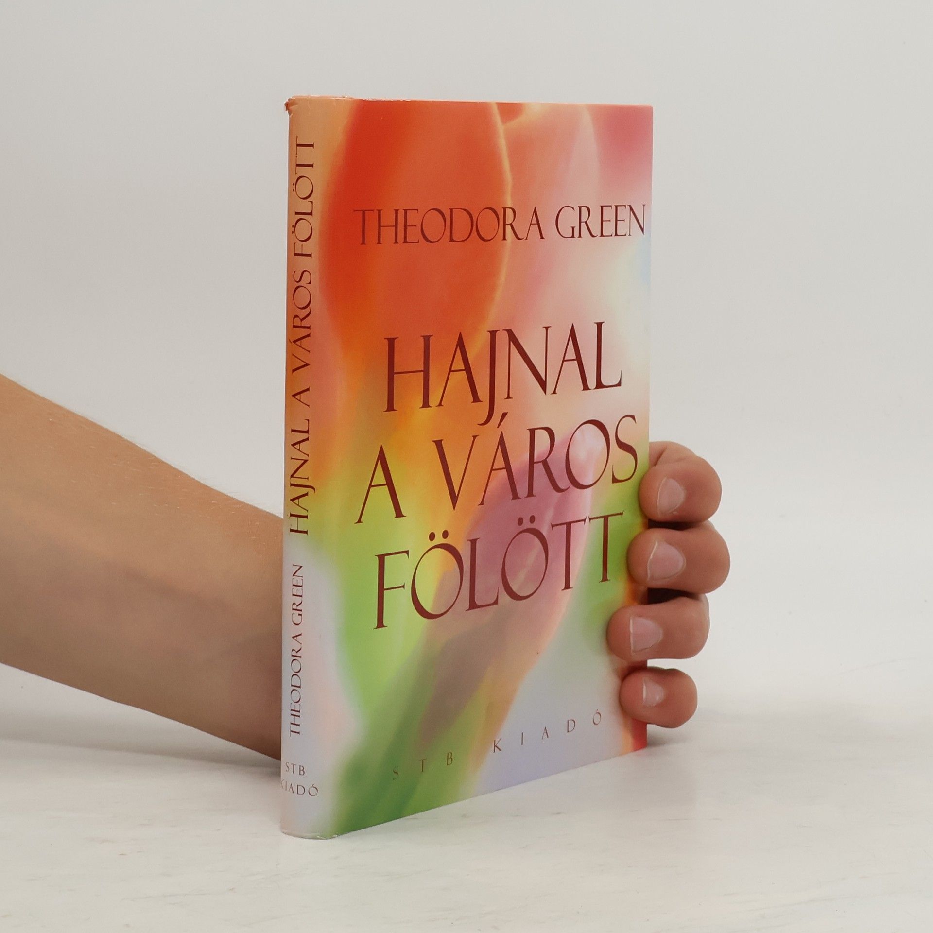 Theodora Green  Hajnal a város fölött