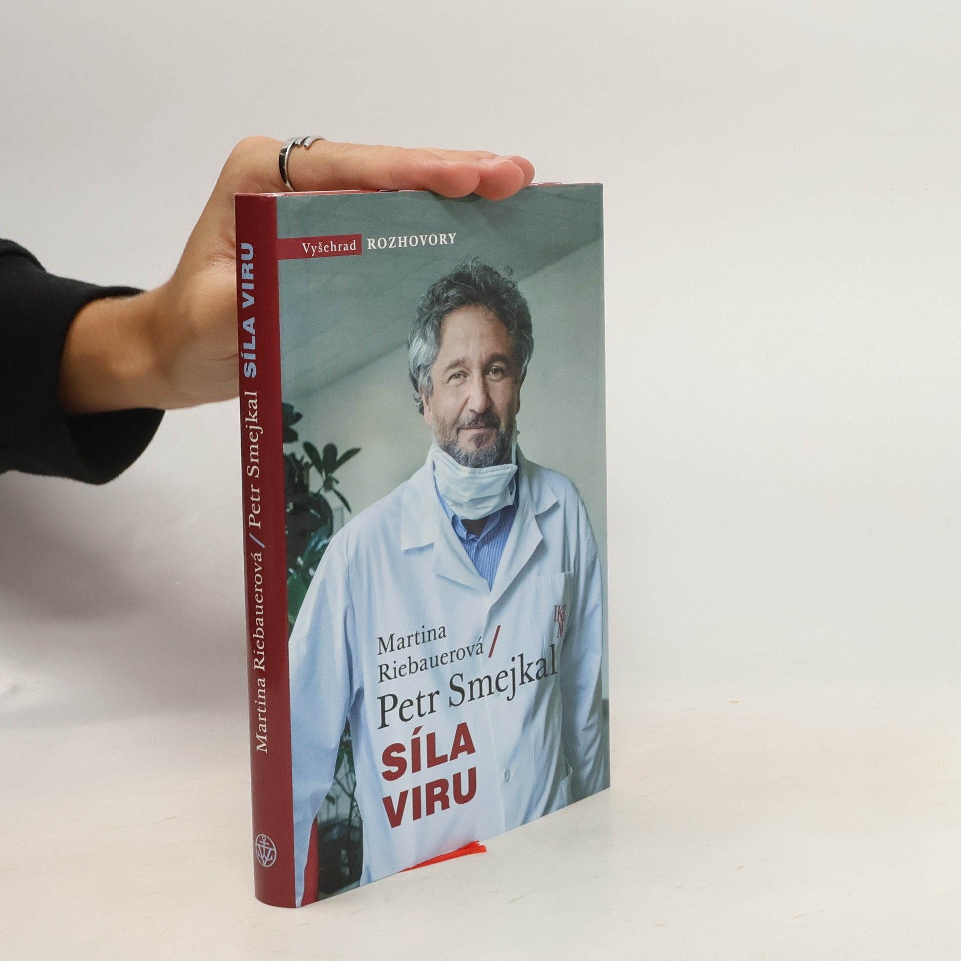 Martina Riebauerová Síla viru : kronika jedné epidemie, jednoho epidemiologa a milionů hodných i zlých mikrobů