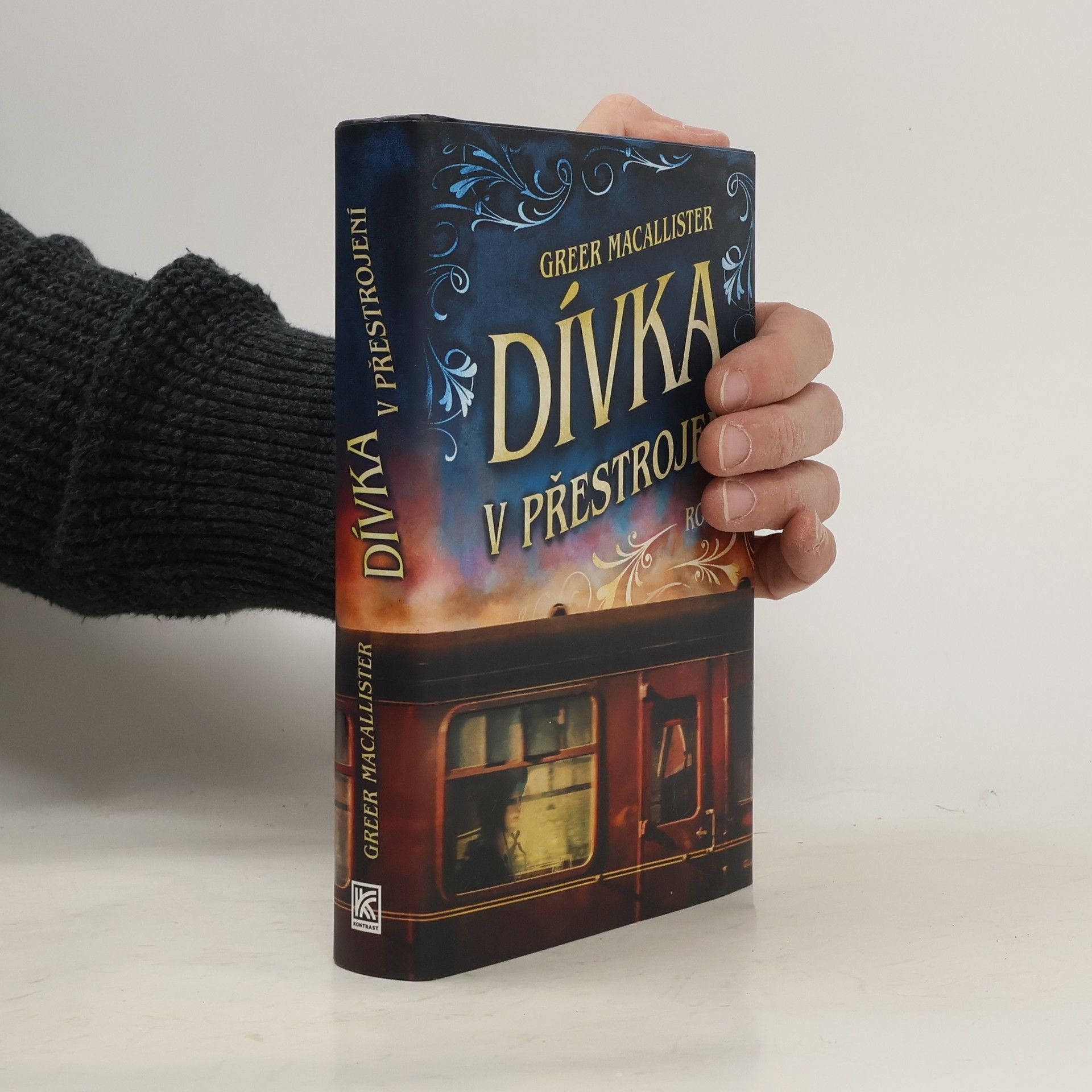 Dívka v přestrojení