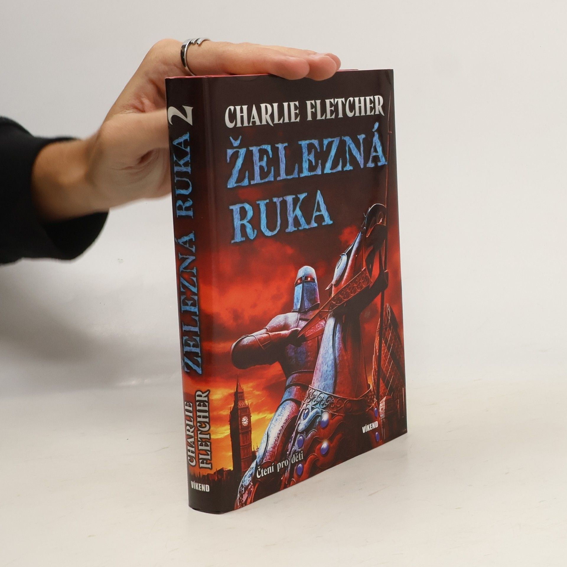 Charlie Fletcher Železná ruka
