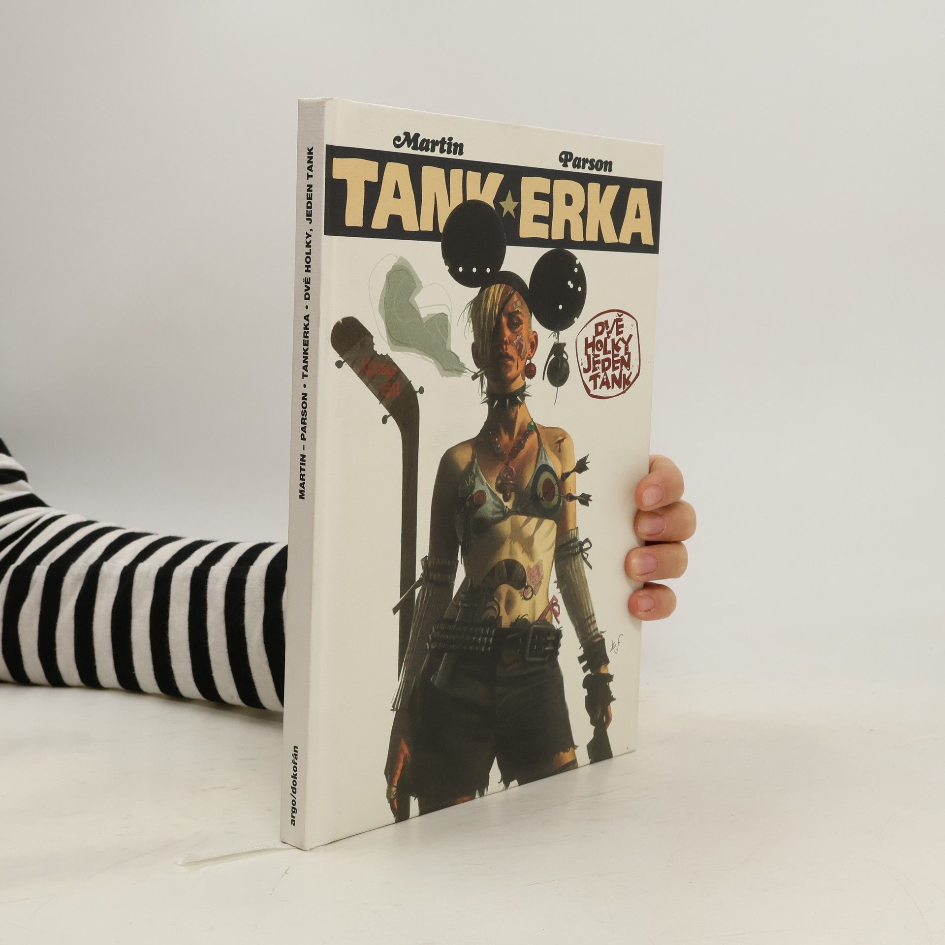 Alan C. Martin Tankerka. Dvě holky, jeden tank