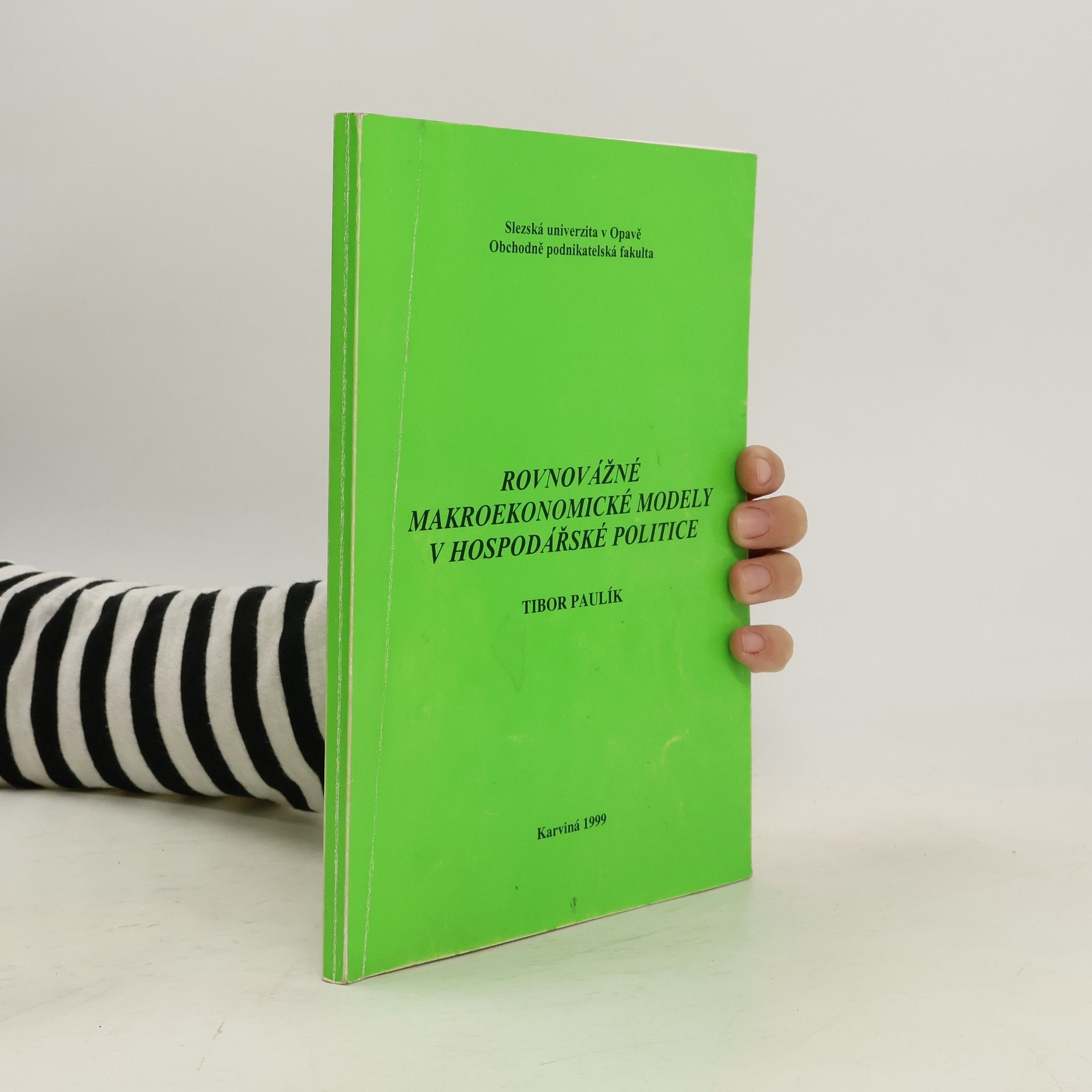 Rovnovážné makroekonomické modely v hospodářské politice