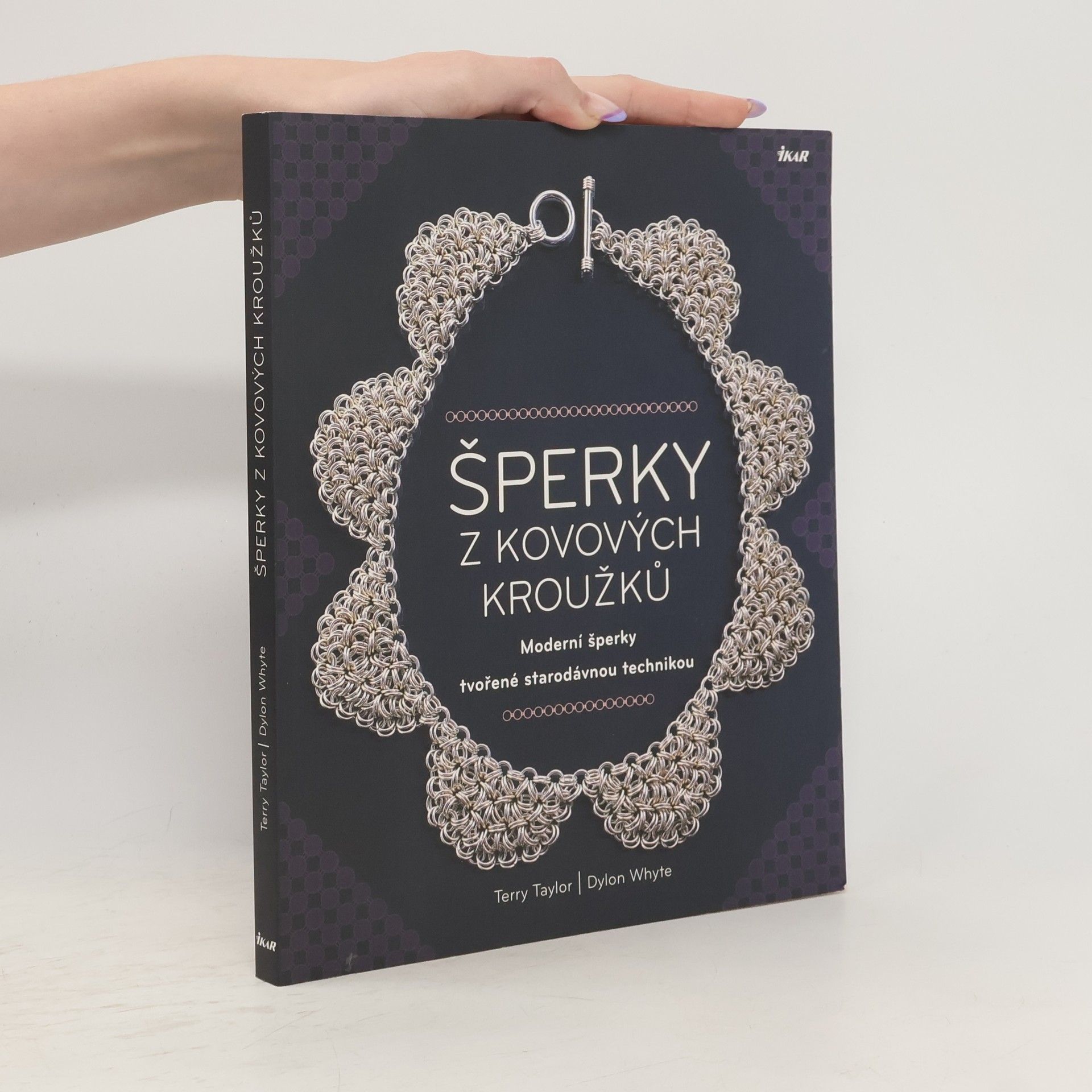 Terry Taylor Šperky z kovových kroužků