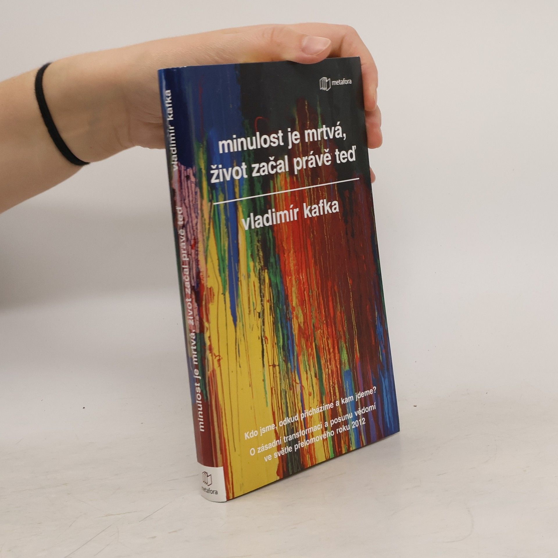 Minulost je mrtvá, život začal právě teď