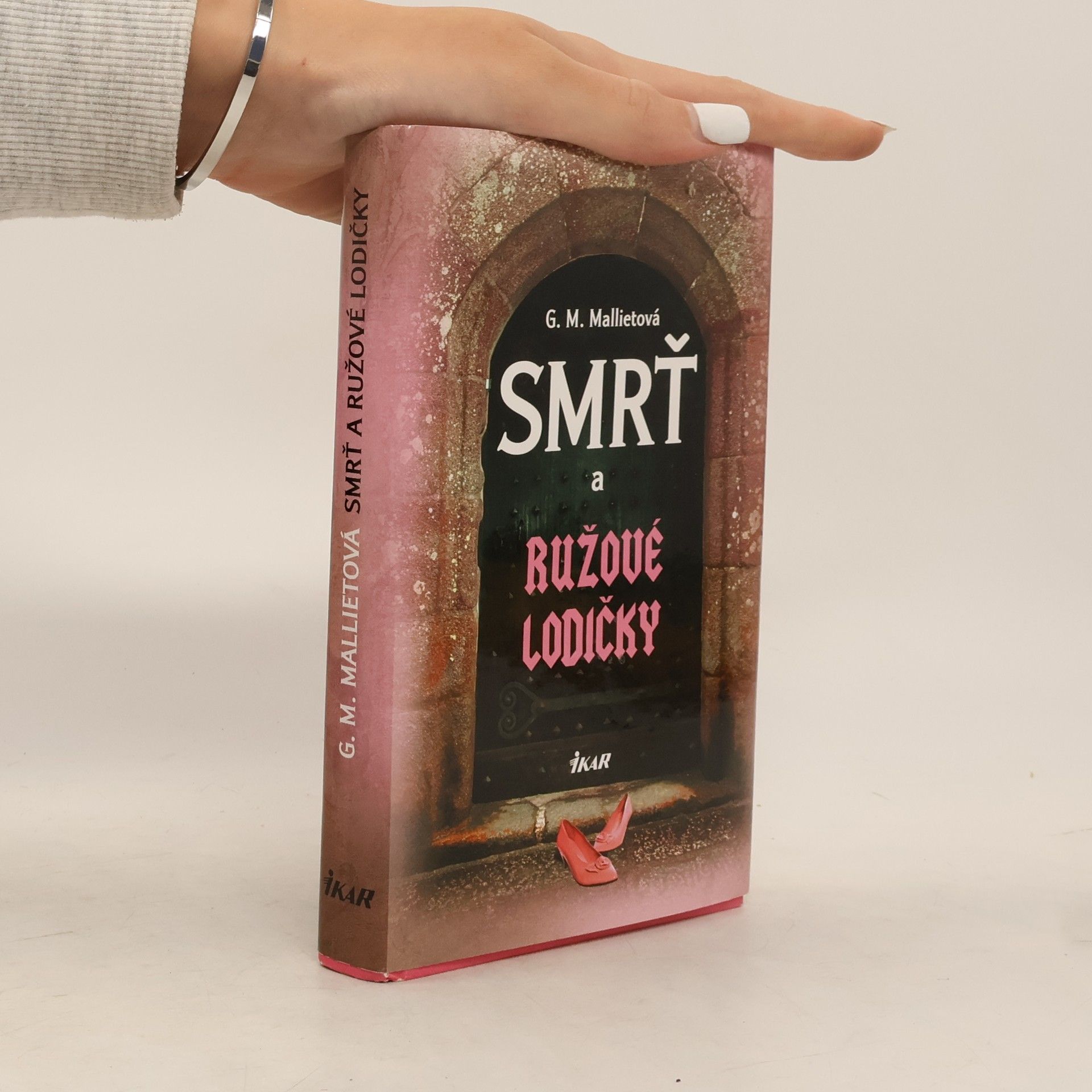 Smrť a ružové lodičky