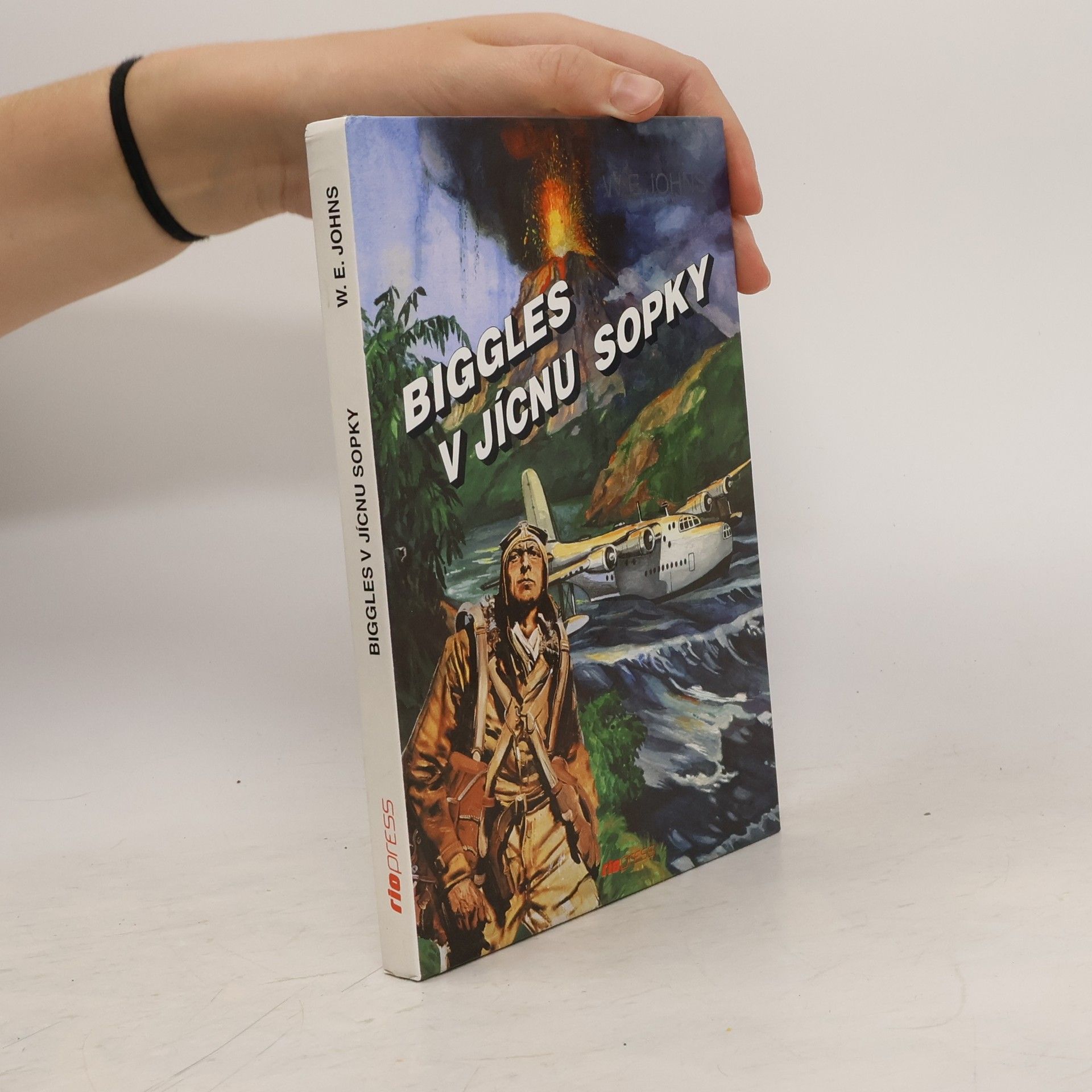 William Earl Johns Biggles v jícnu sopky