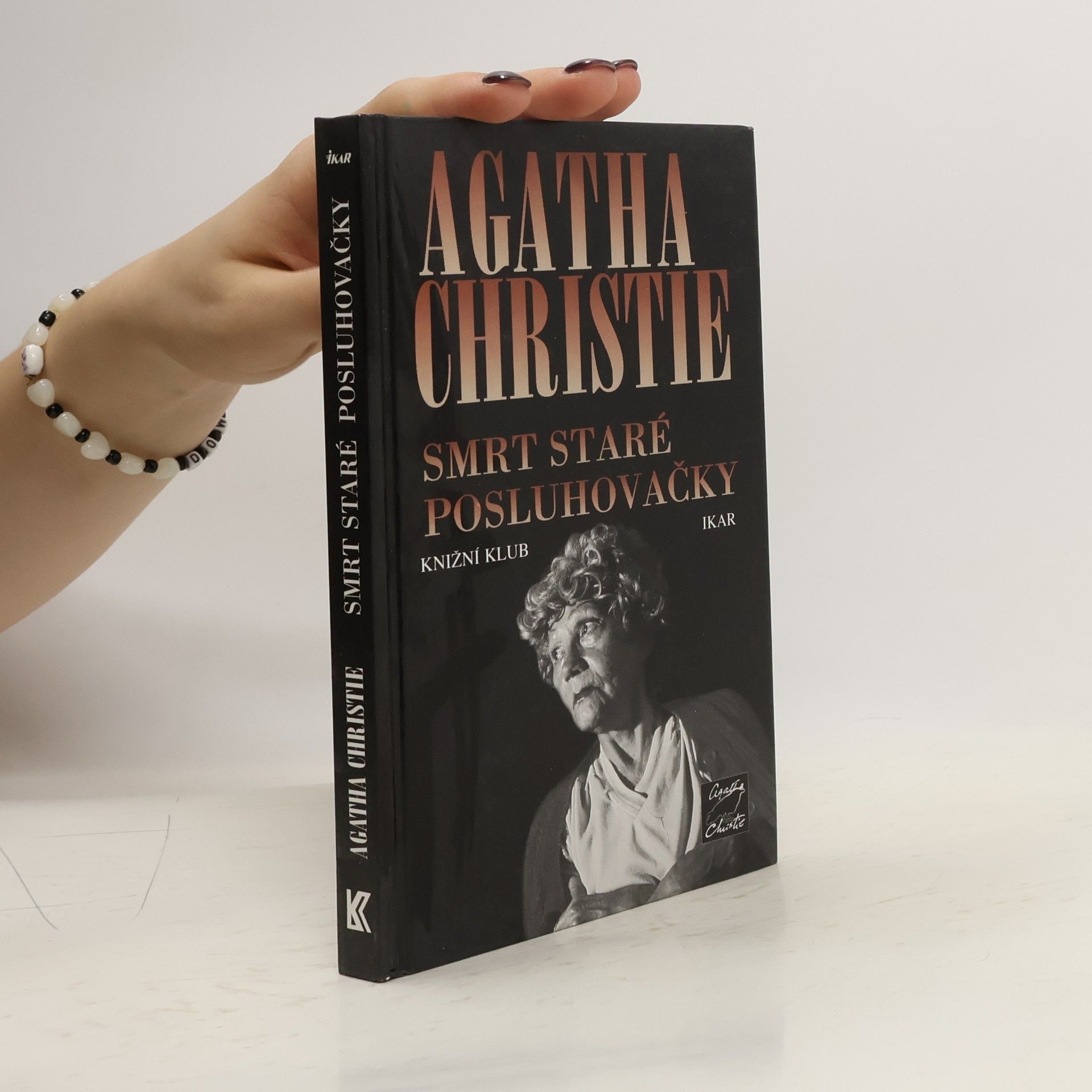 Agatha Christie Smrt staré posluhovačky