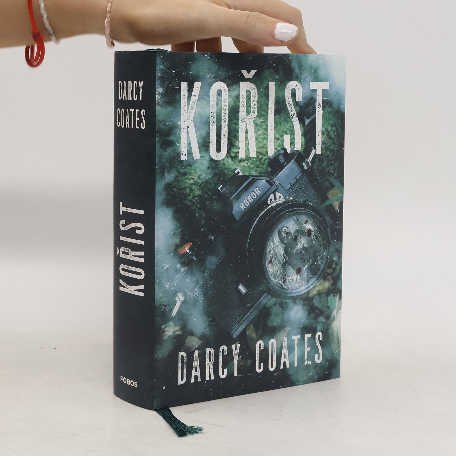Darcy Coates Kořist