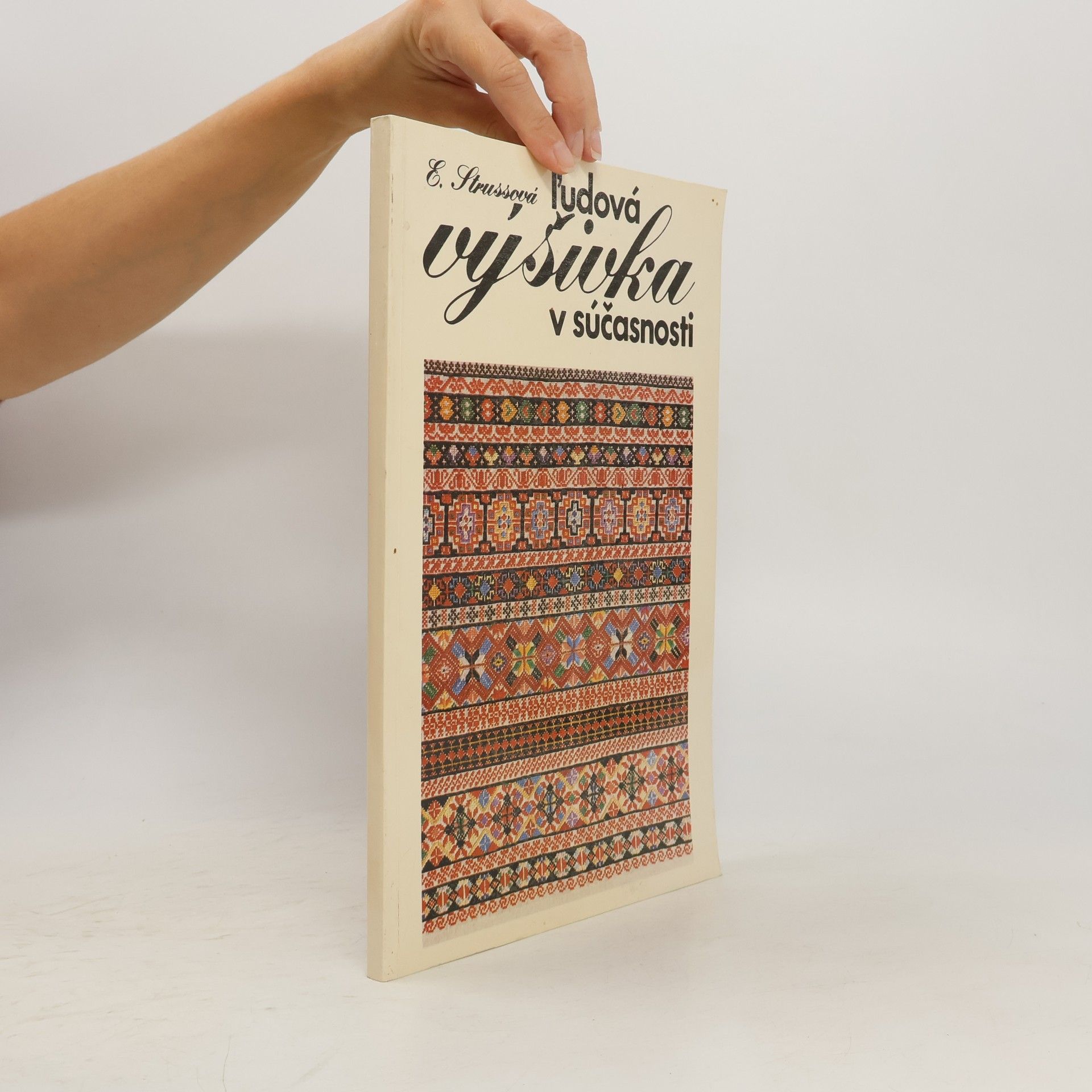 Elena Strussová Ľudová výšivka v súčasnosti