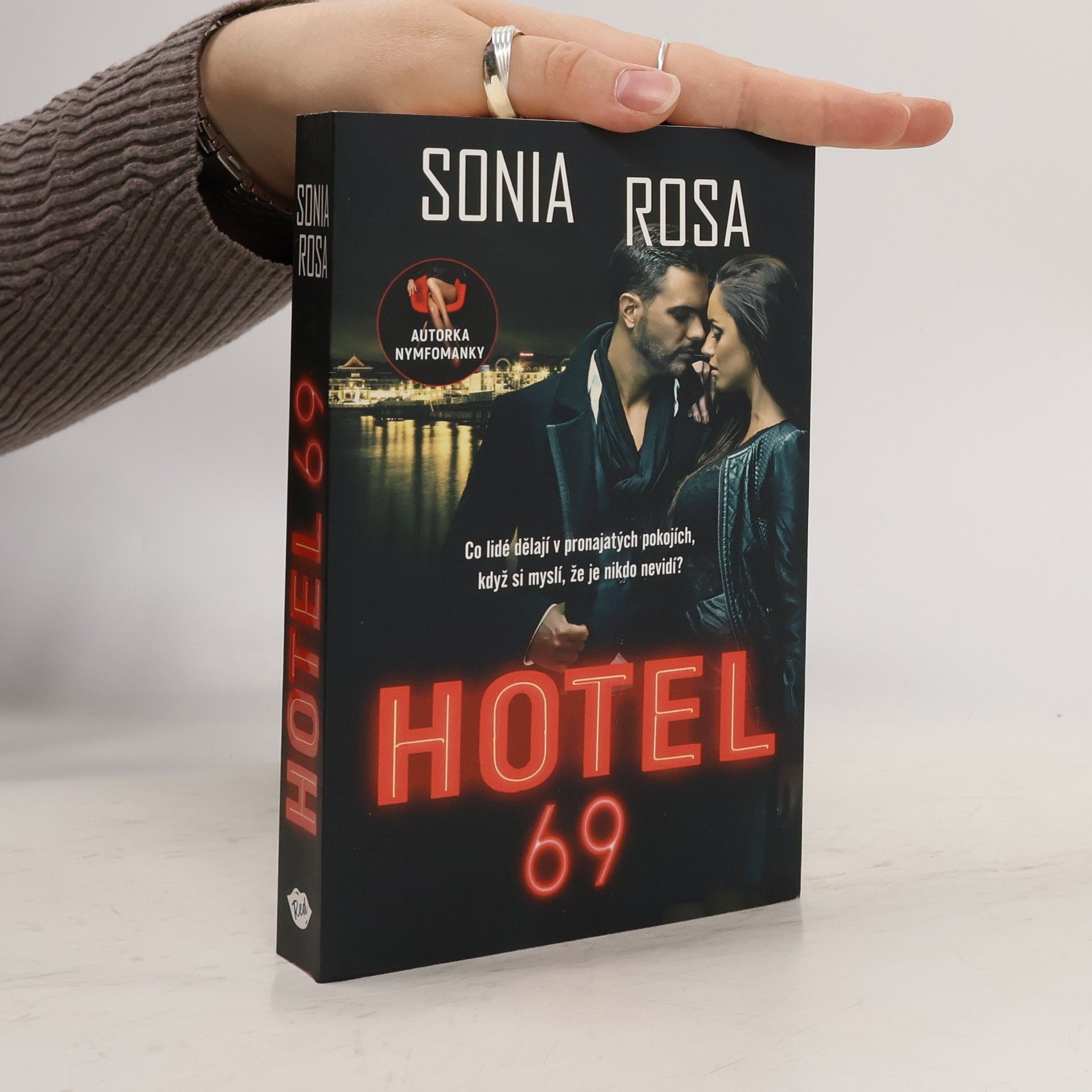 Hotel 69