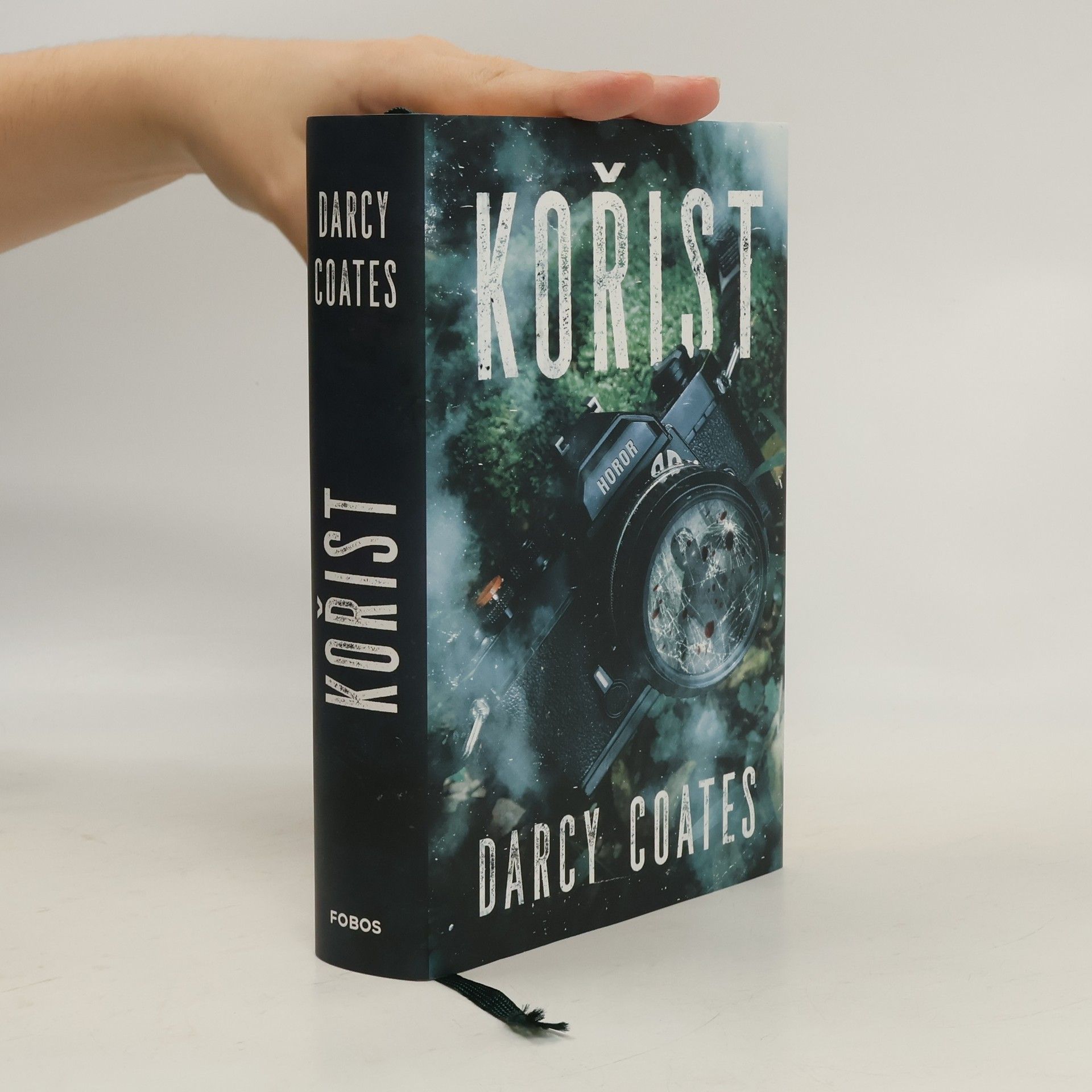 Darcy Coates Kořist