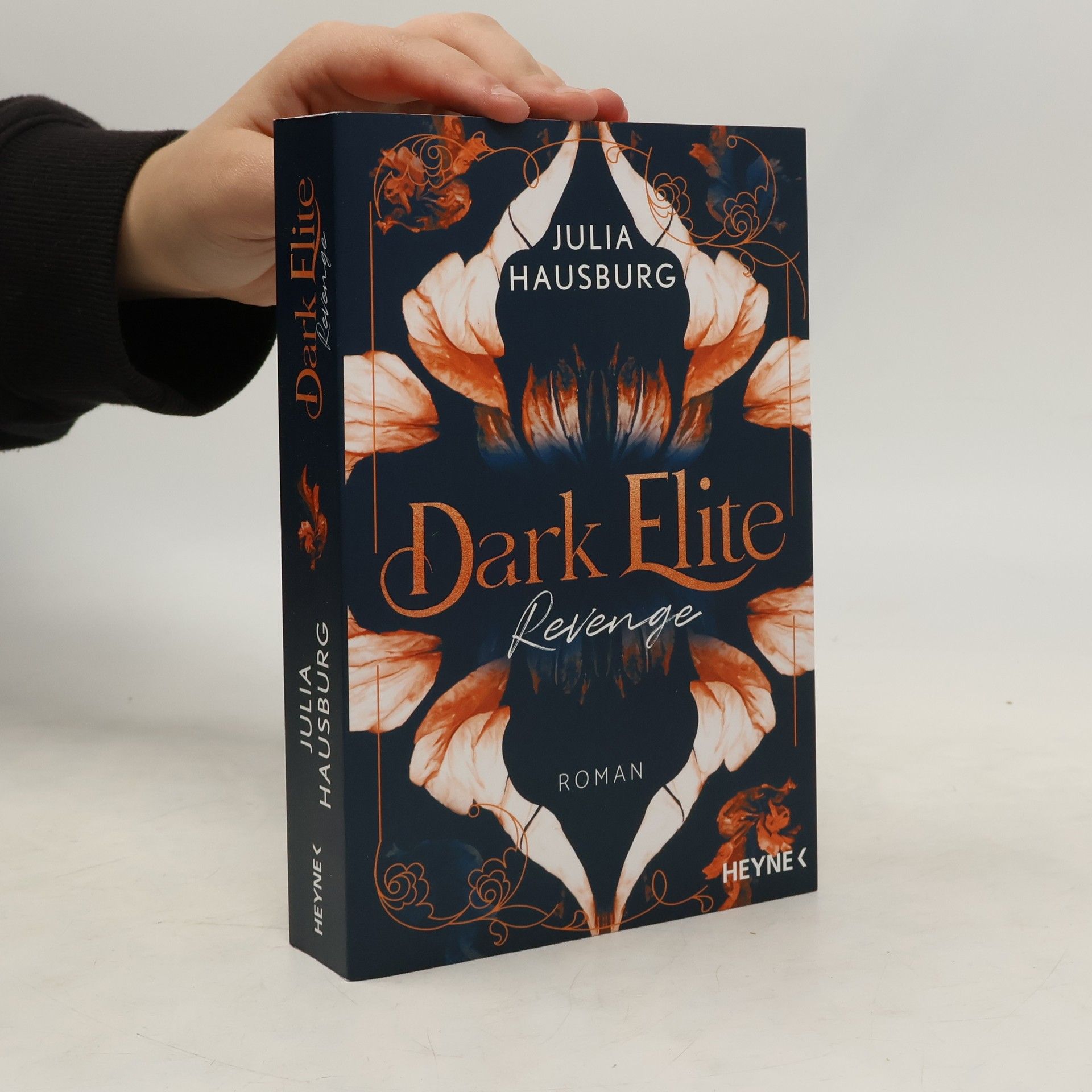 Julia Hausburg Dark Elite – Revenge