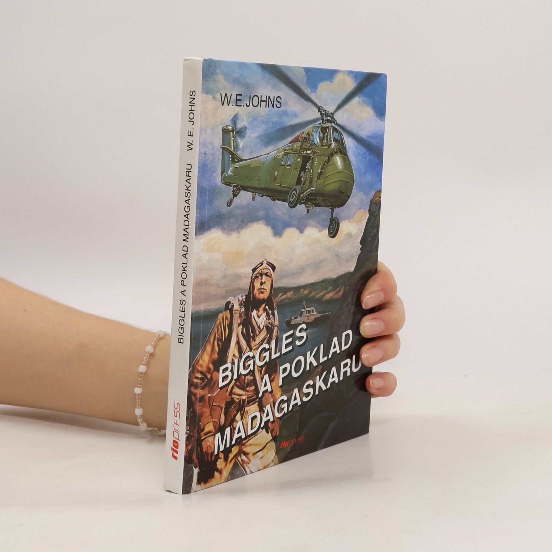 William Earl Johns Biggles a poklad Madagaskaru