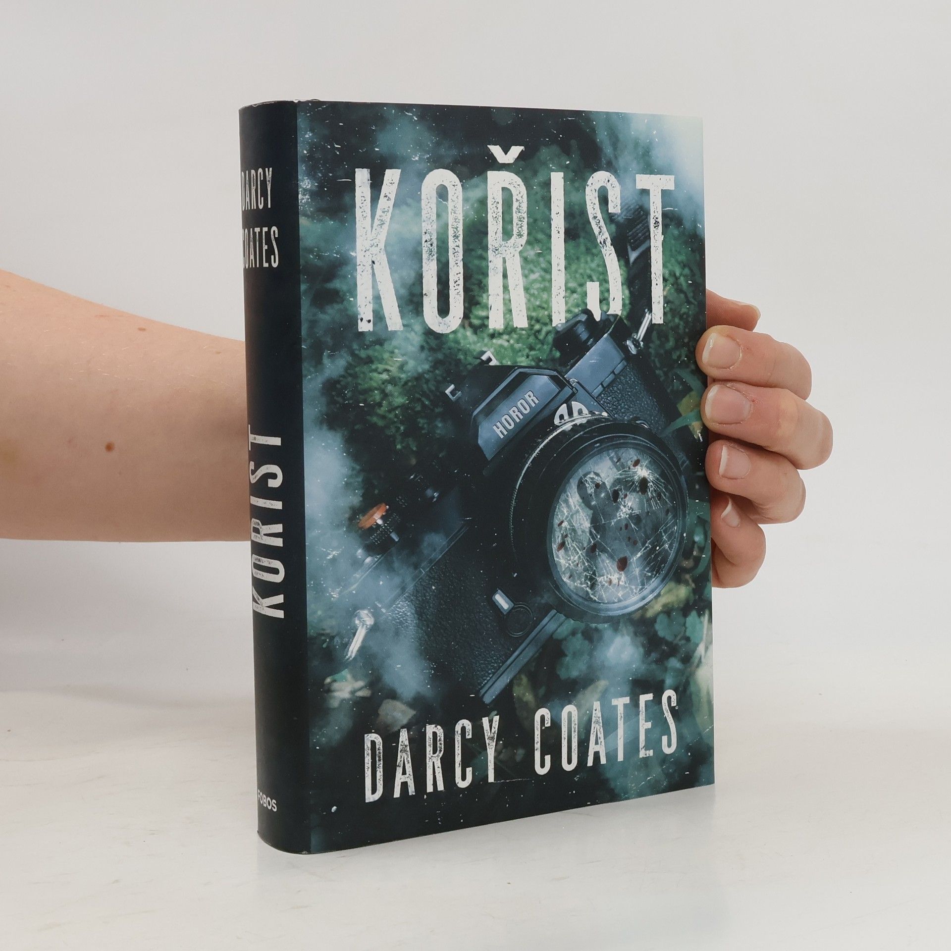 Darcy Coates Kořist