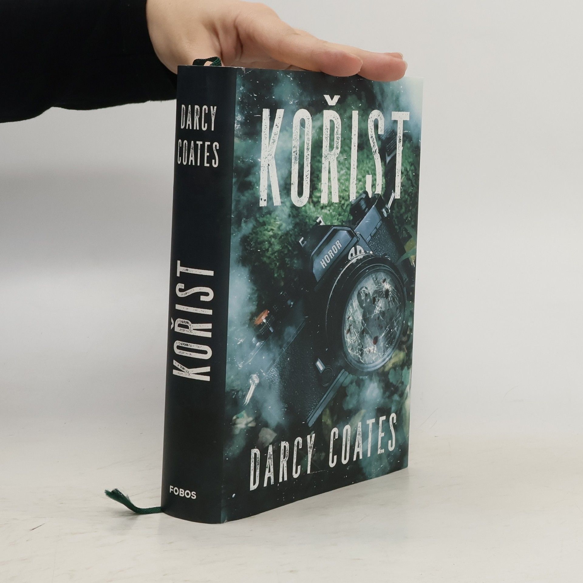 Darcy Coates Kořist