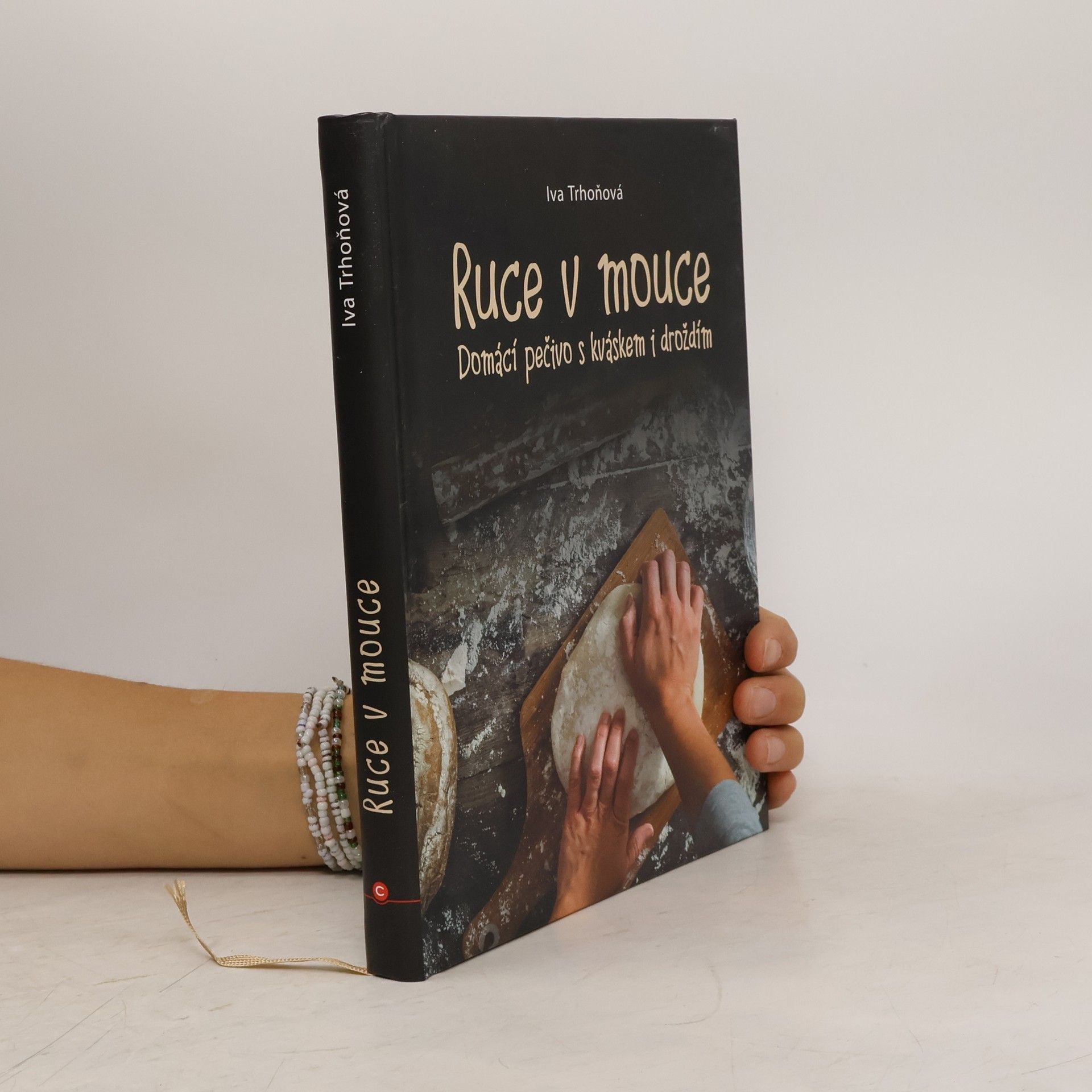 Iva Trhoňová Ruce v mouce: Domácí pečivo s kváskem i droždím