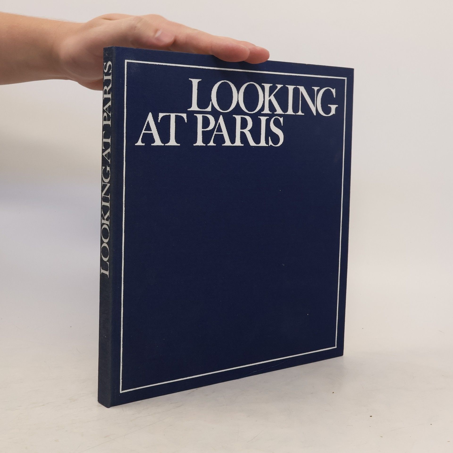 Collectif d'auteurs Looking at Paris