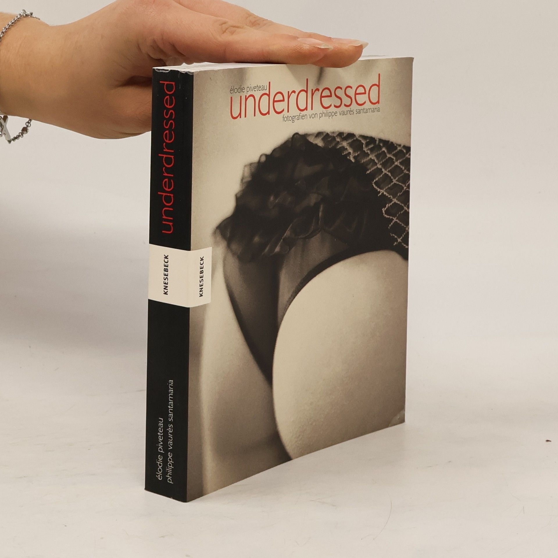 Elodie Piveteau Underdressed